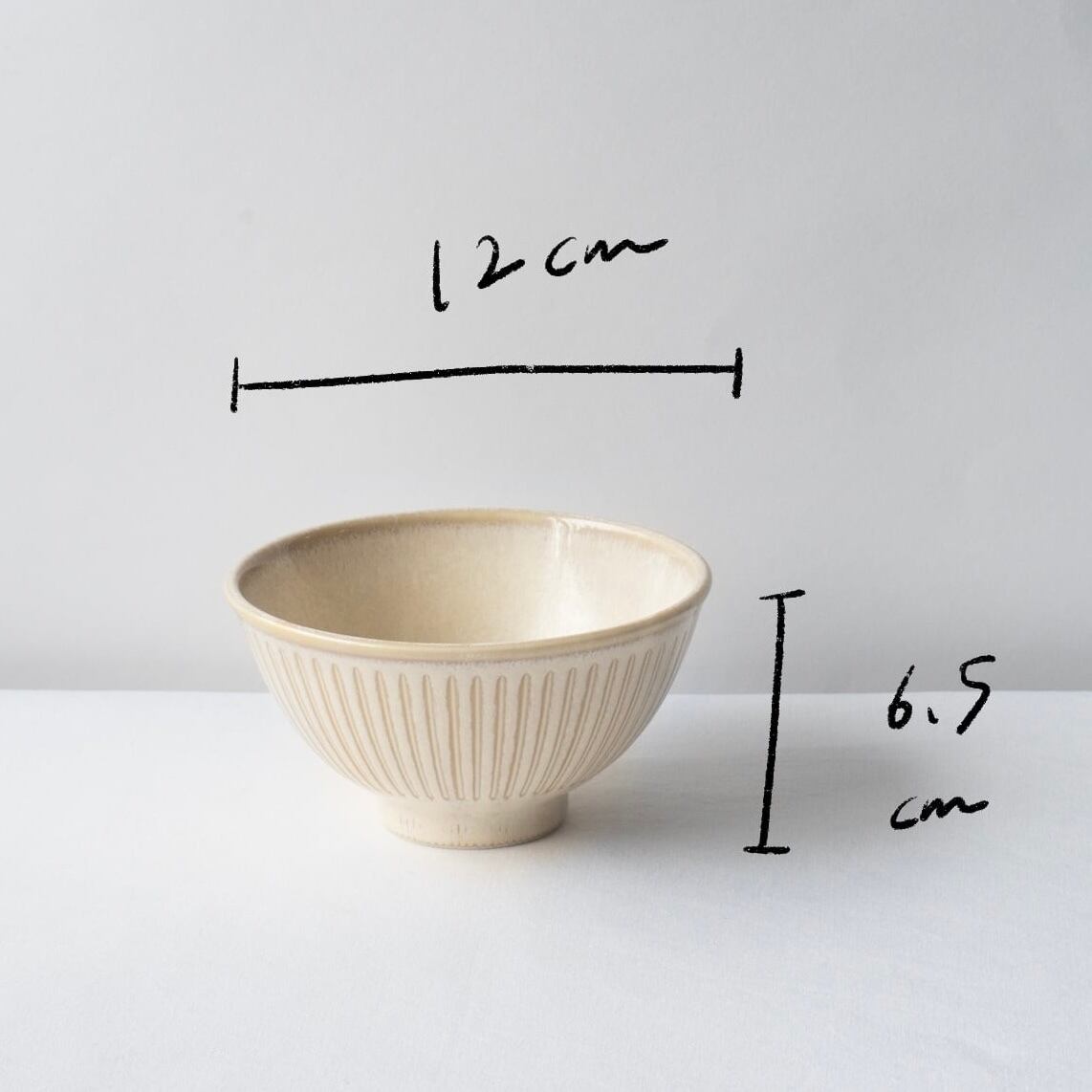 線のご飯茶碗【ベージュ】 | Kamani | 多治見で営む 美濃焼器のWebショップ
