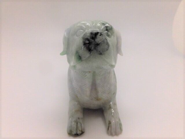 【送料無料】ミャンマー産天然翡翠犬　no.2