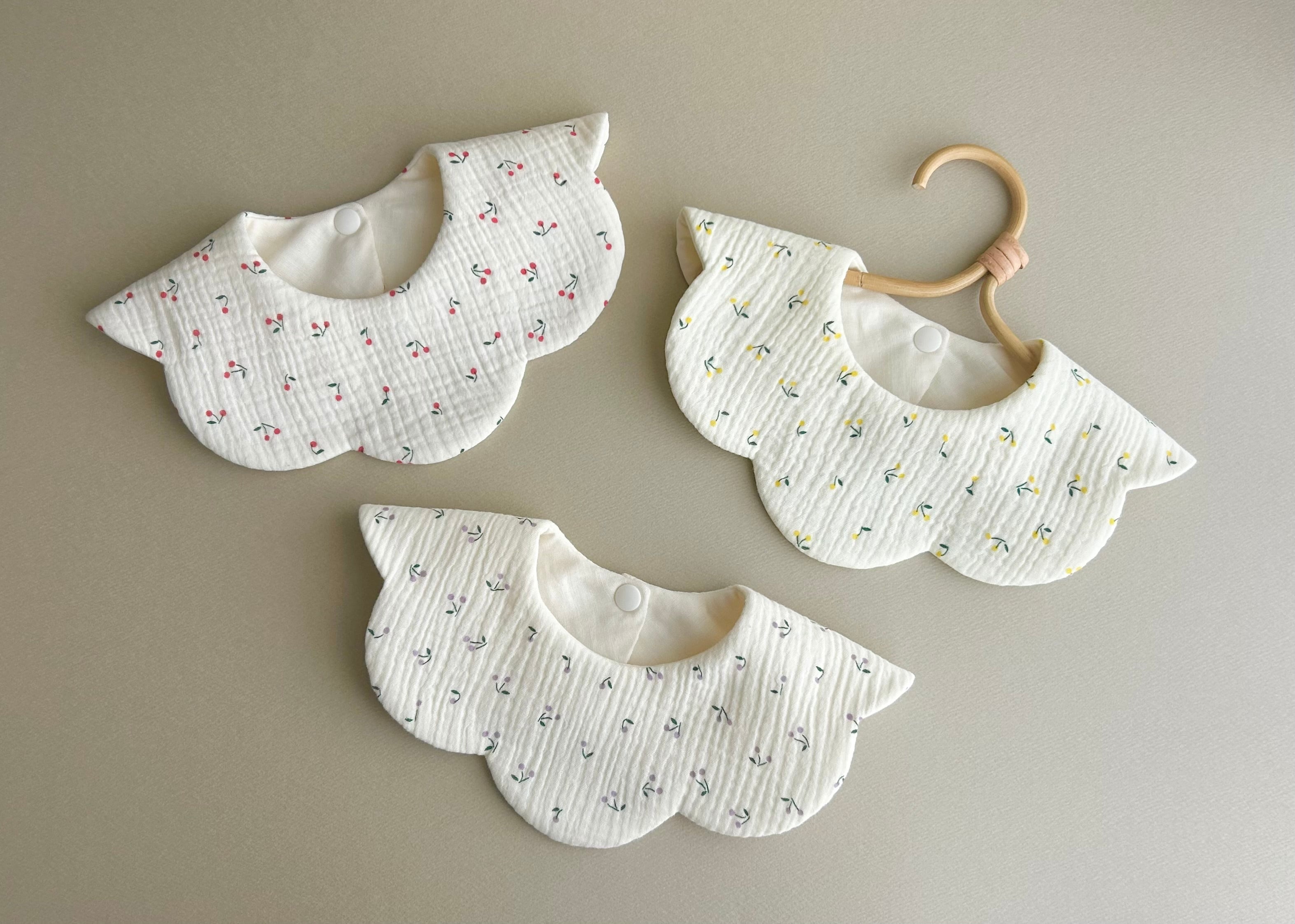 baby bib “flower” 〈petit cherry〉
