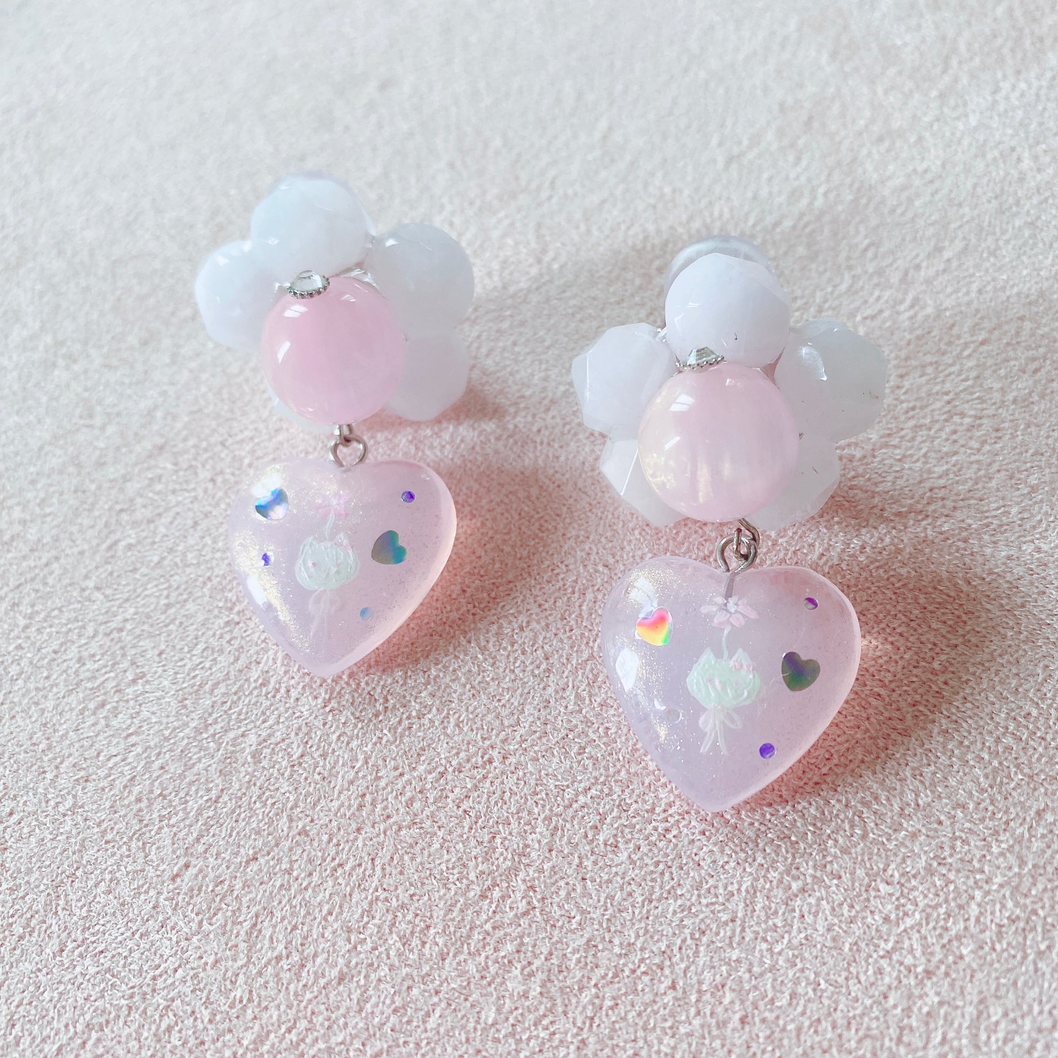 My Little Kittie ꙳ 天然石×handpaint 耳飾り (ホワイト系)