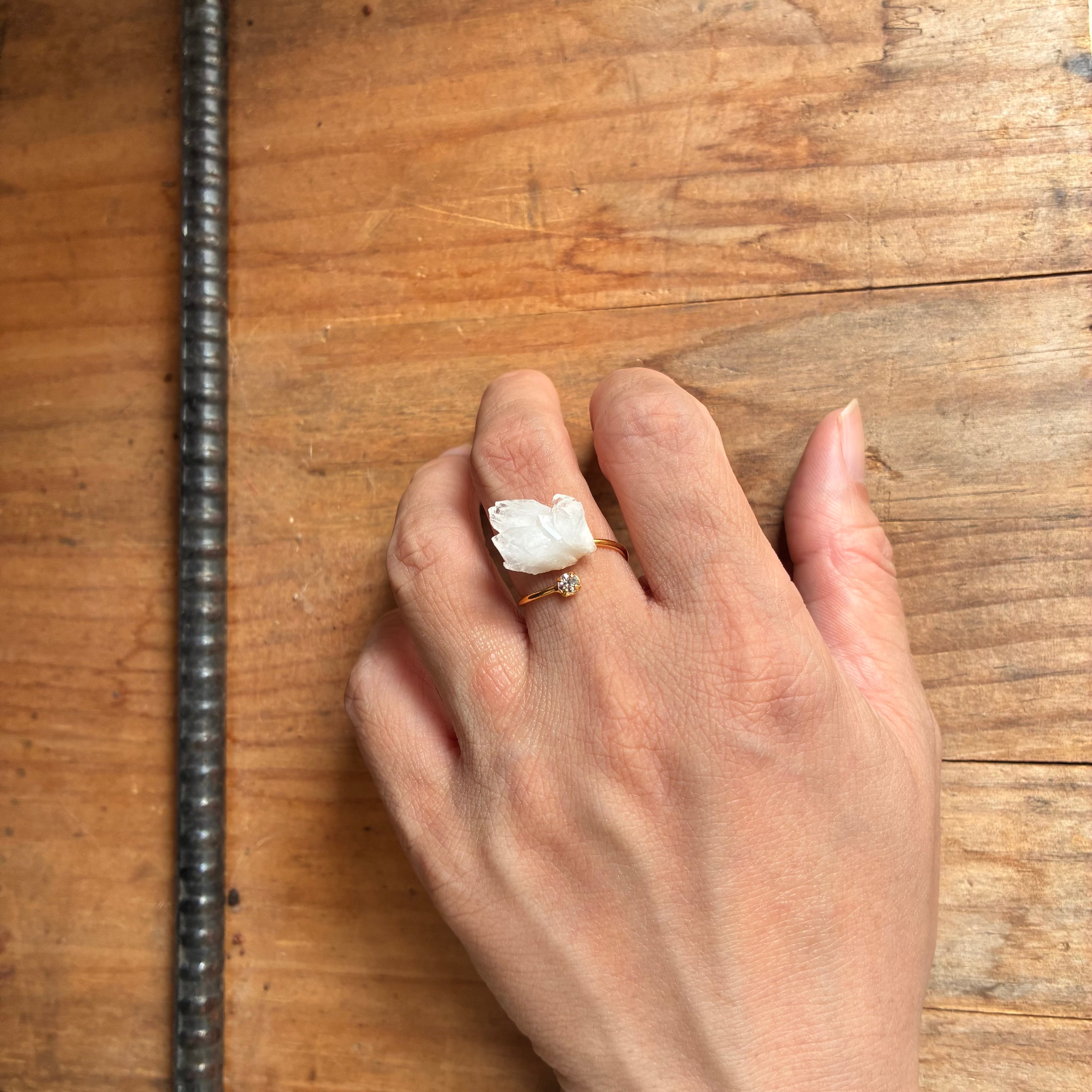 クォーツ (水晶) 鉱物リング 一点もの 指輪 フリーサイズ 原石 天然石