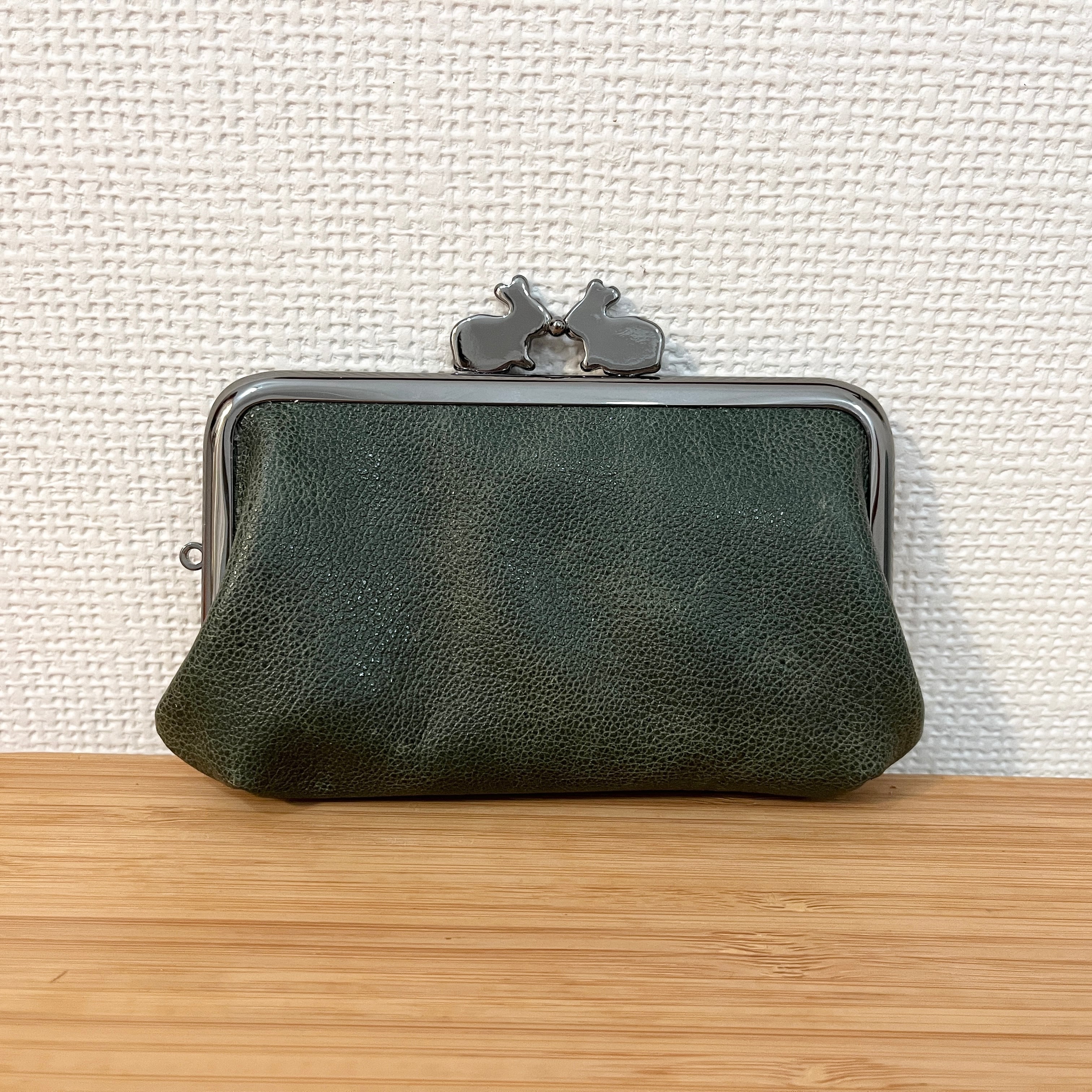 お札が二つ折りで収納できる、カードサイズの親子がまぐち財布（ペア