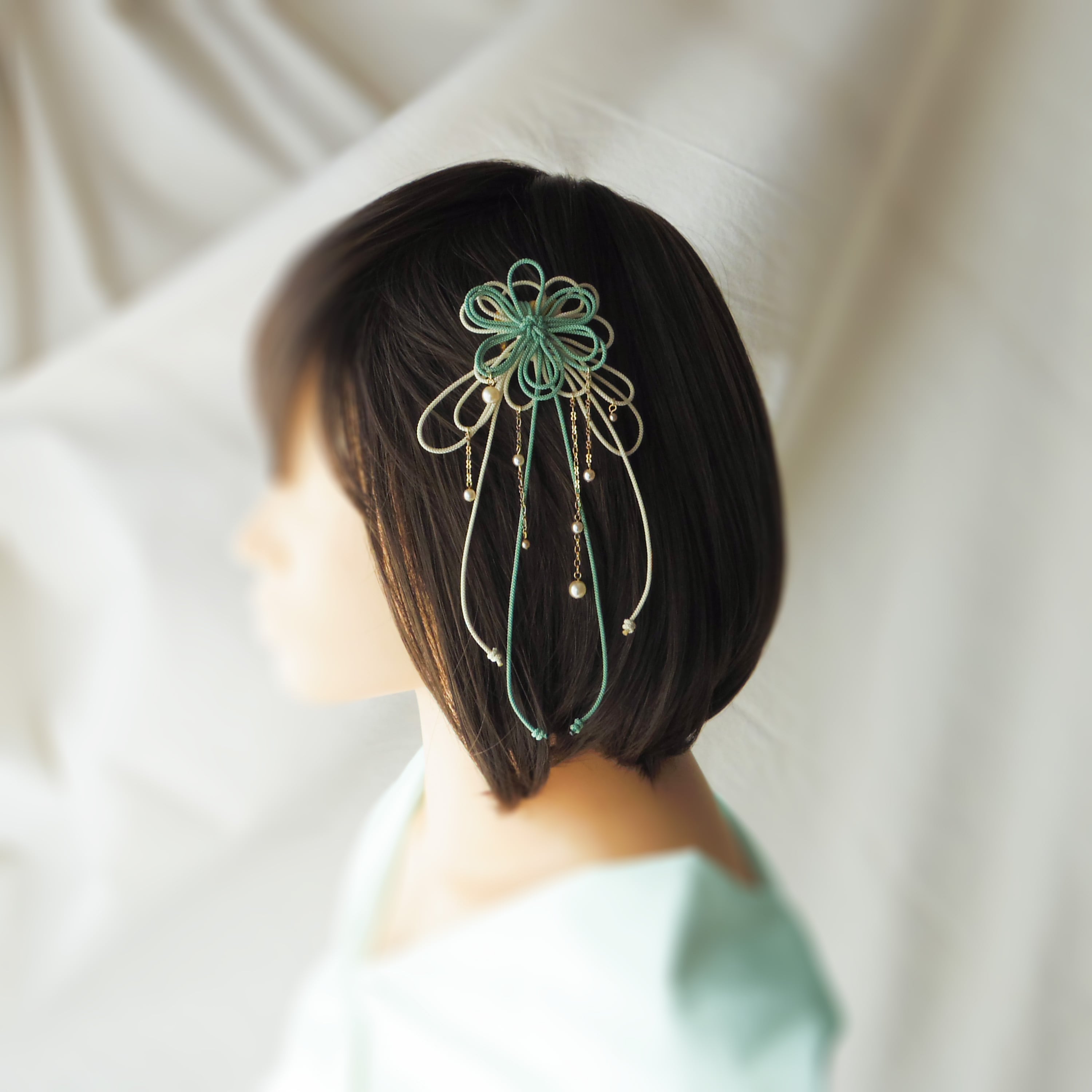 飾り結びヘアコーム(小)「瑞、其レハ」(淡緑×アイボリー)【軽量で簡単和装ヘア】浴衣・着物・七五三や成人式に。