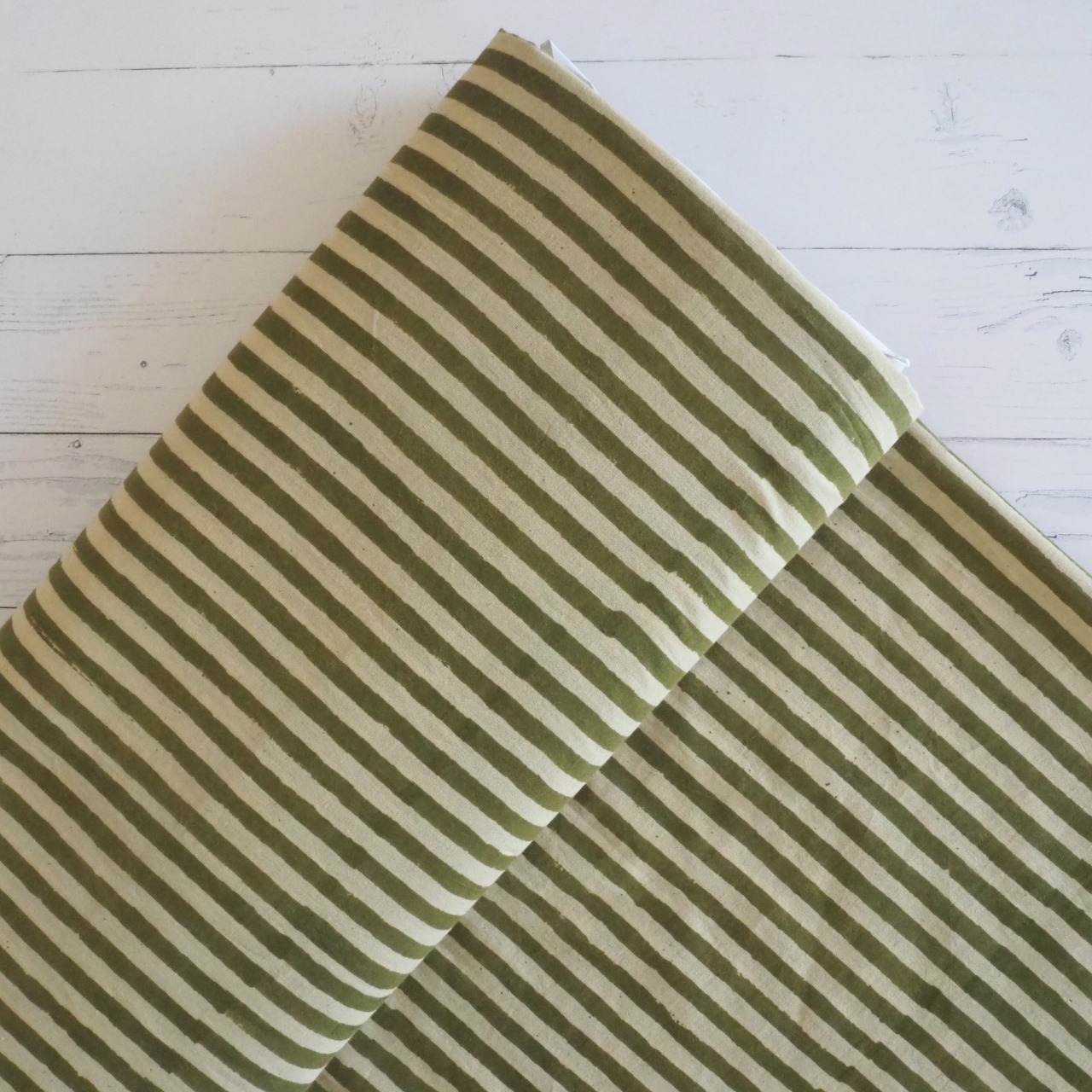 ブロックプリント生地【50cm単位】インド綿  ストライプ柄 カーキ×生成り #53710-GR1