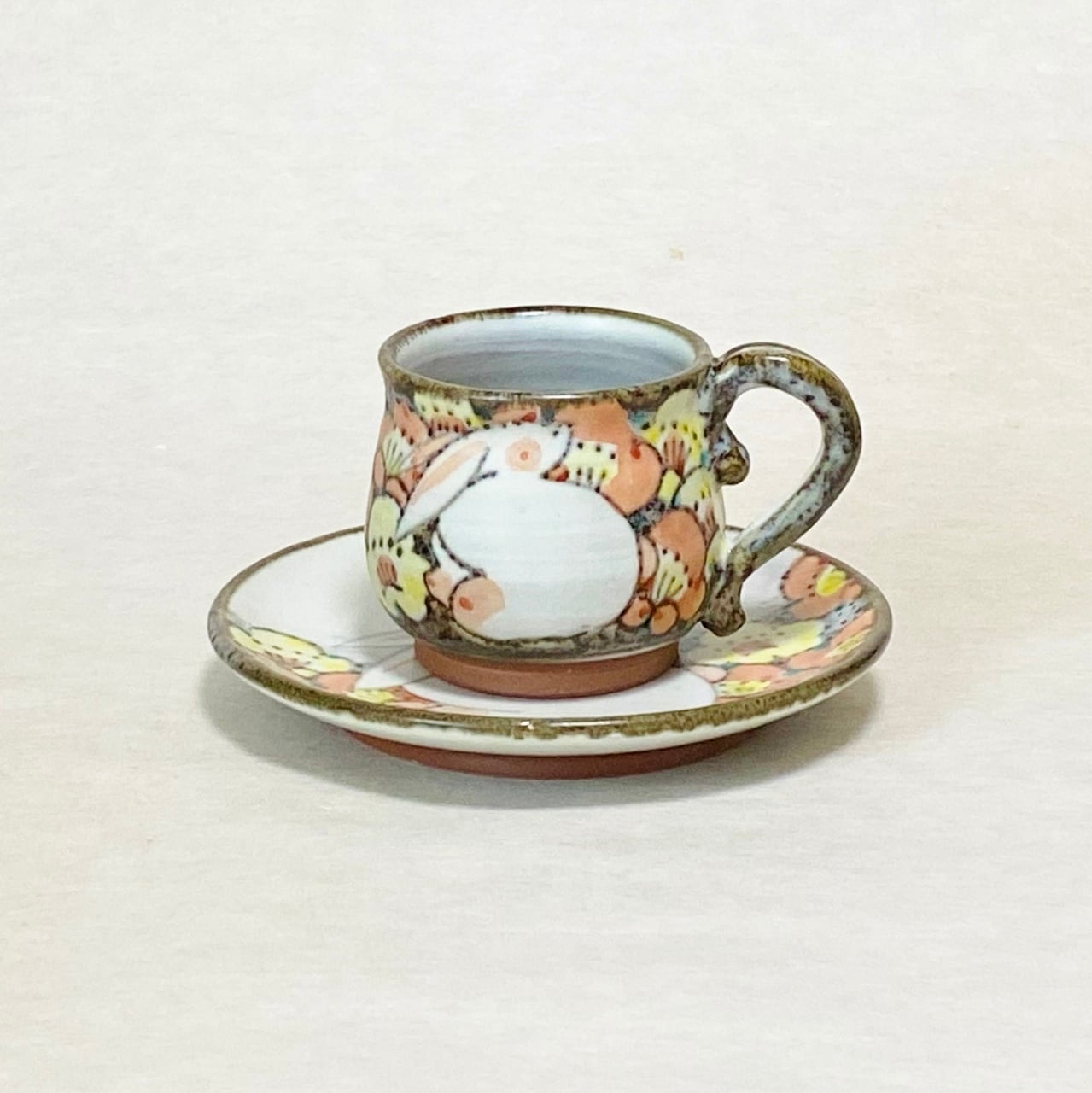 <赫三郎窯>色絵 花うさぎ コーヒー碗皿