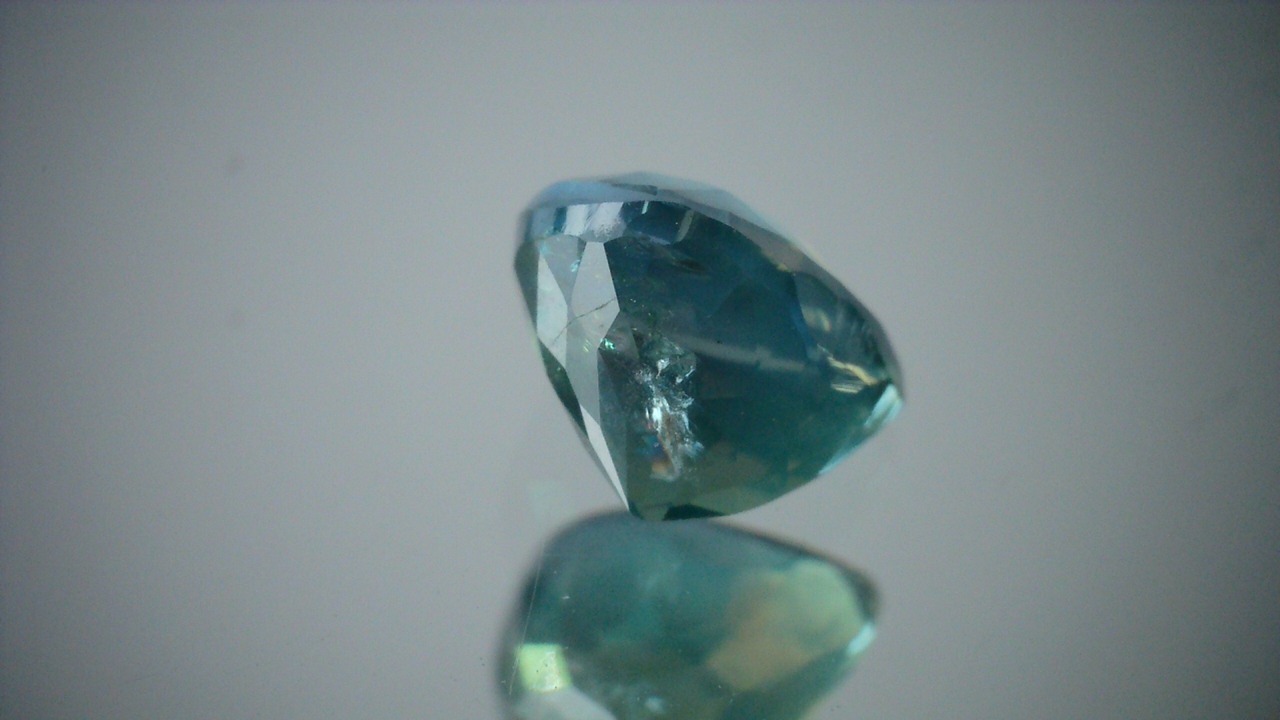 アレキサンドライト (IGI鑑別書付) 0.68ct 【D8-50】
