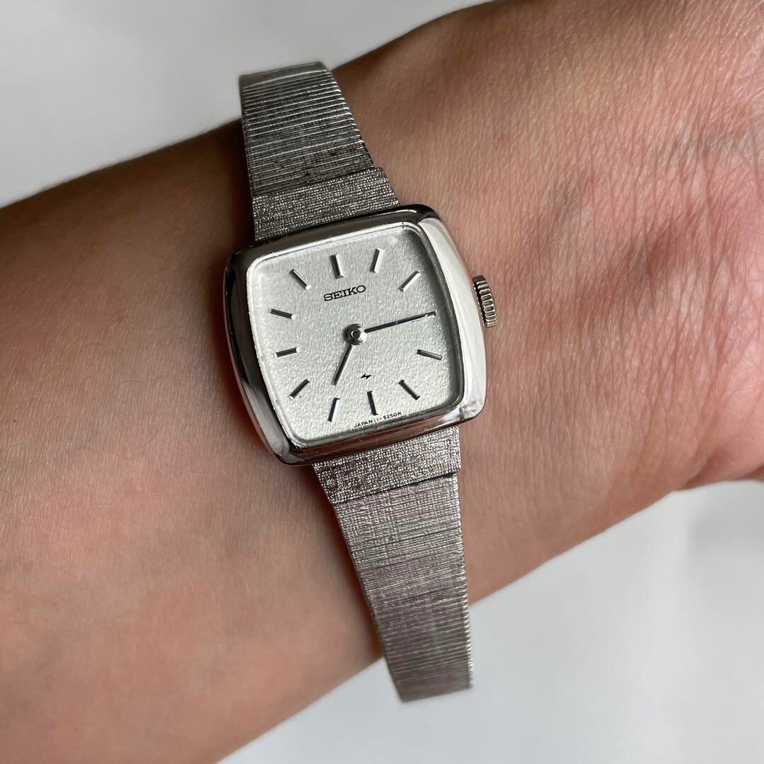 CELINE セリーヌ トリオンフ ステンレス アナログ クォーツ腕時計