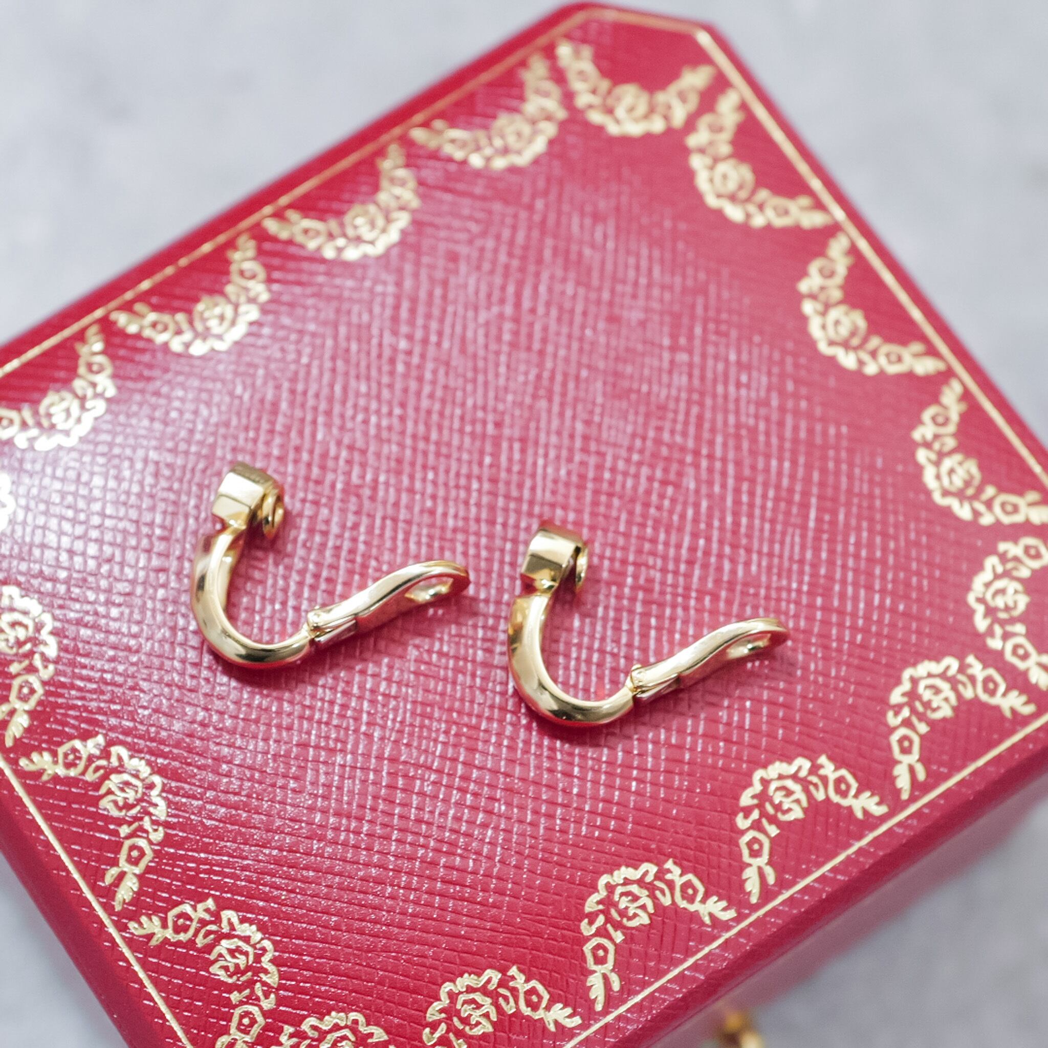 （美品） カルティエの3色のダイヤモンドのイヤリング 美品） カルティエの3色のダイヤモンドのイヤリング 楽天市場