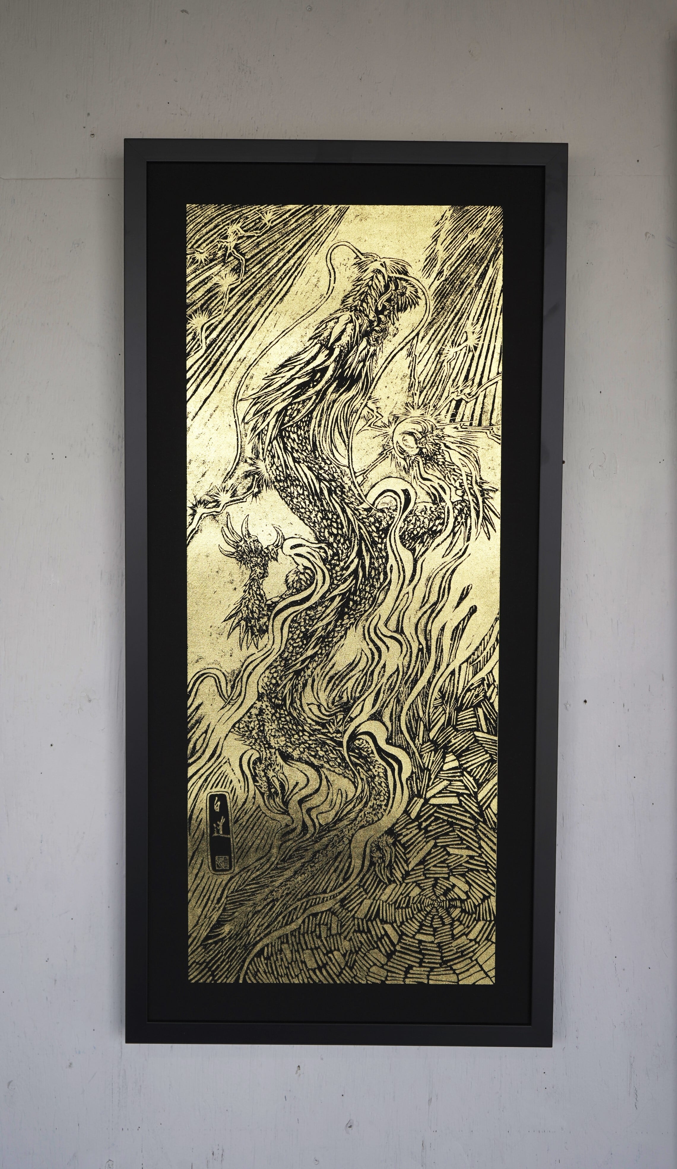 素晴らしいインド美術 【高級額装した印度絵画】 25000円で購入 NEW! 現代水墨画家 絵師白道 「黄金昇龍」箔押し作品 額装タイプ（小