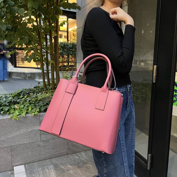 牛革 スムースレザー ショルダーストラップ付 横型バッグ 2Way仕様