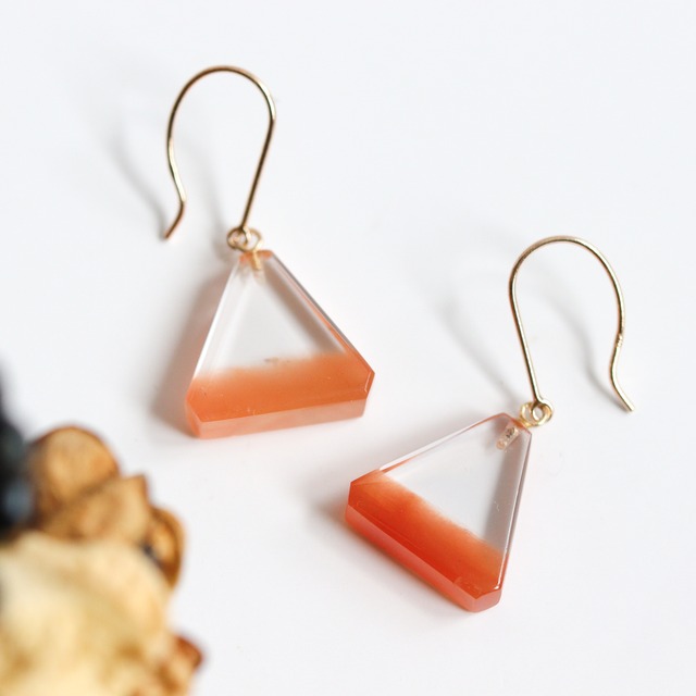 K10｜天然石ピアス 一点もの｜テラコッタオレンジのアンフィボールインクォーツ No.2