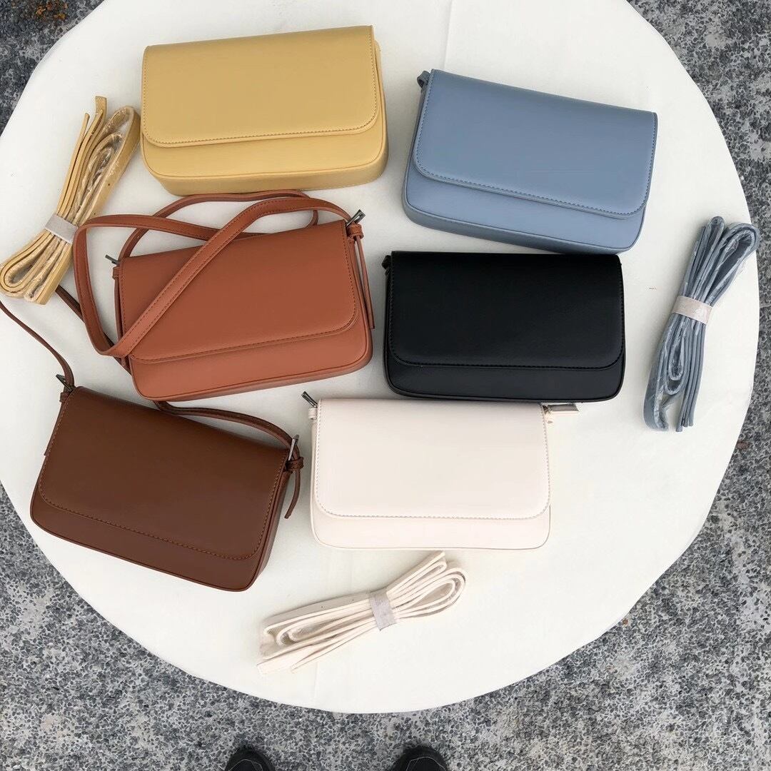 シンプルショルダーバッグ