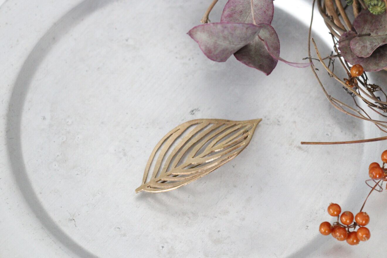 0202 ハナミズキ葉ブローチ