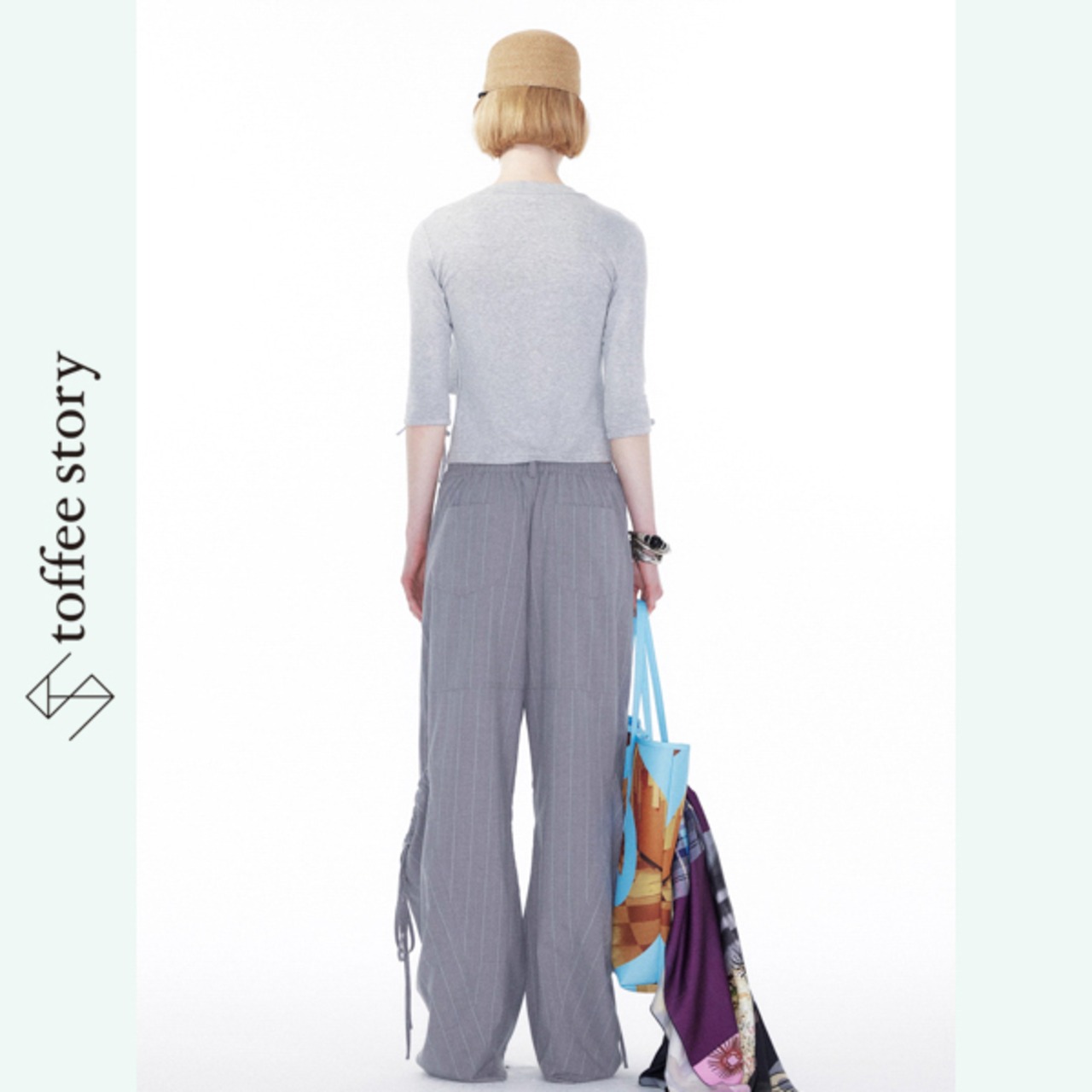 フリルフラワーが咲く構築ミドルスリーブトップス 《B0007》