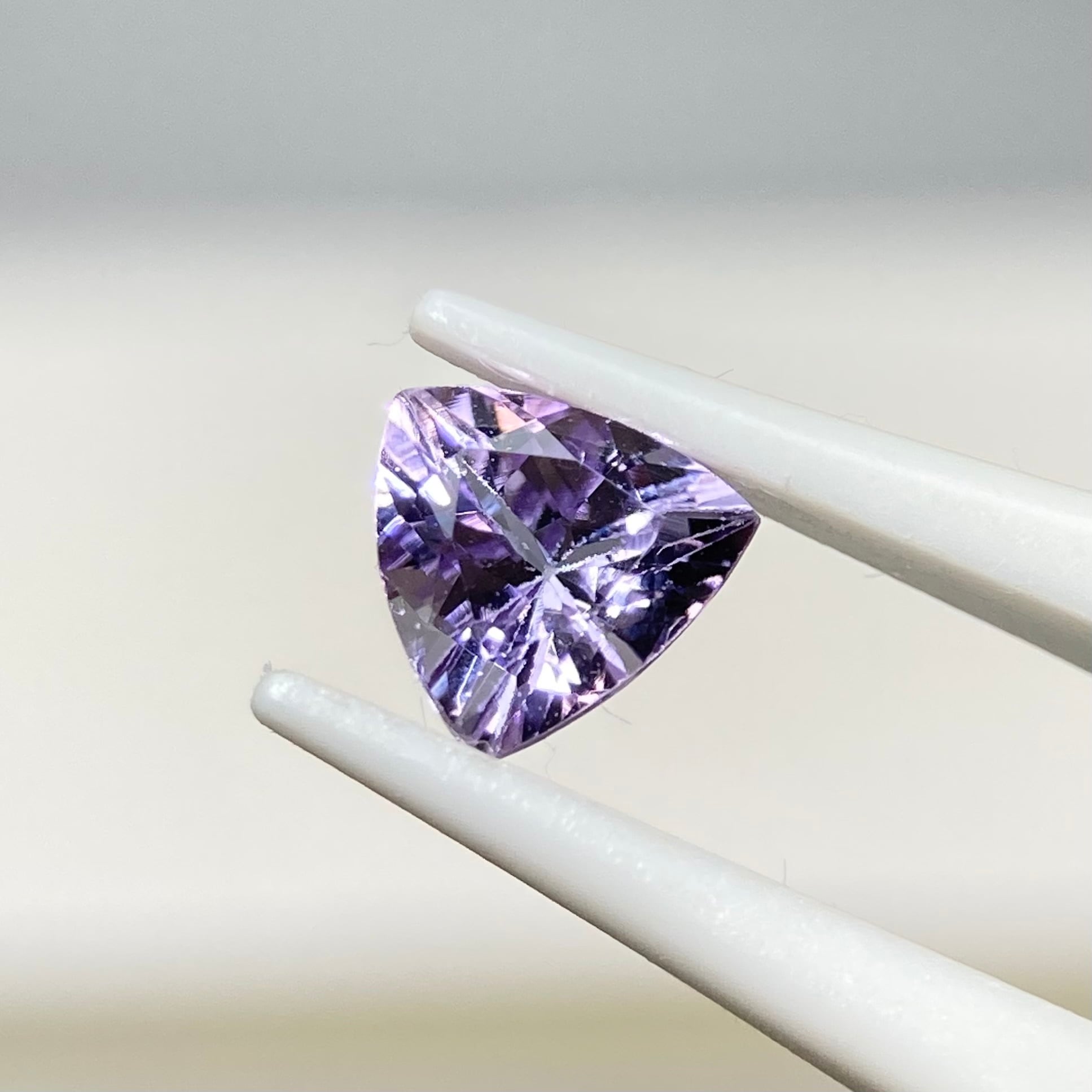 ゾイサイト パープル系 約0.4ct r-0561