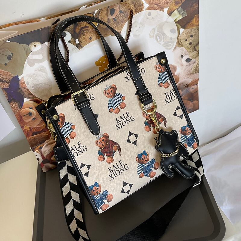 ショルダーバッグ トートバッグ バッグ 2way クマ くま ベア ガーリー カジュアル デイリー お出かけ デート 韓国ファッション 2color Luluca 韓国トレンドファッションluluca ルルカ