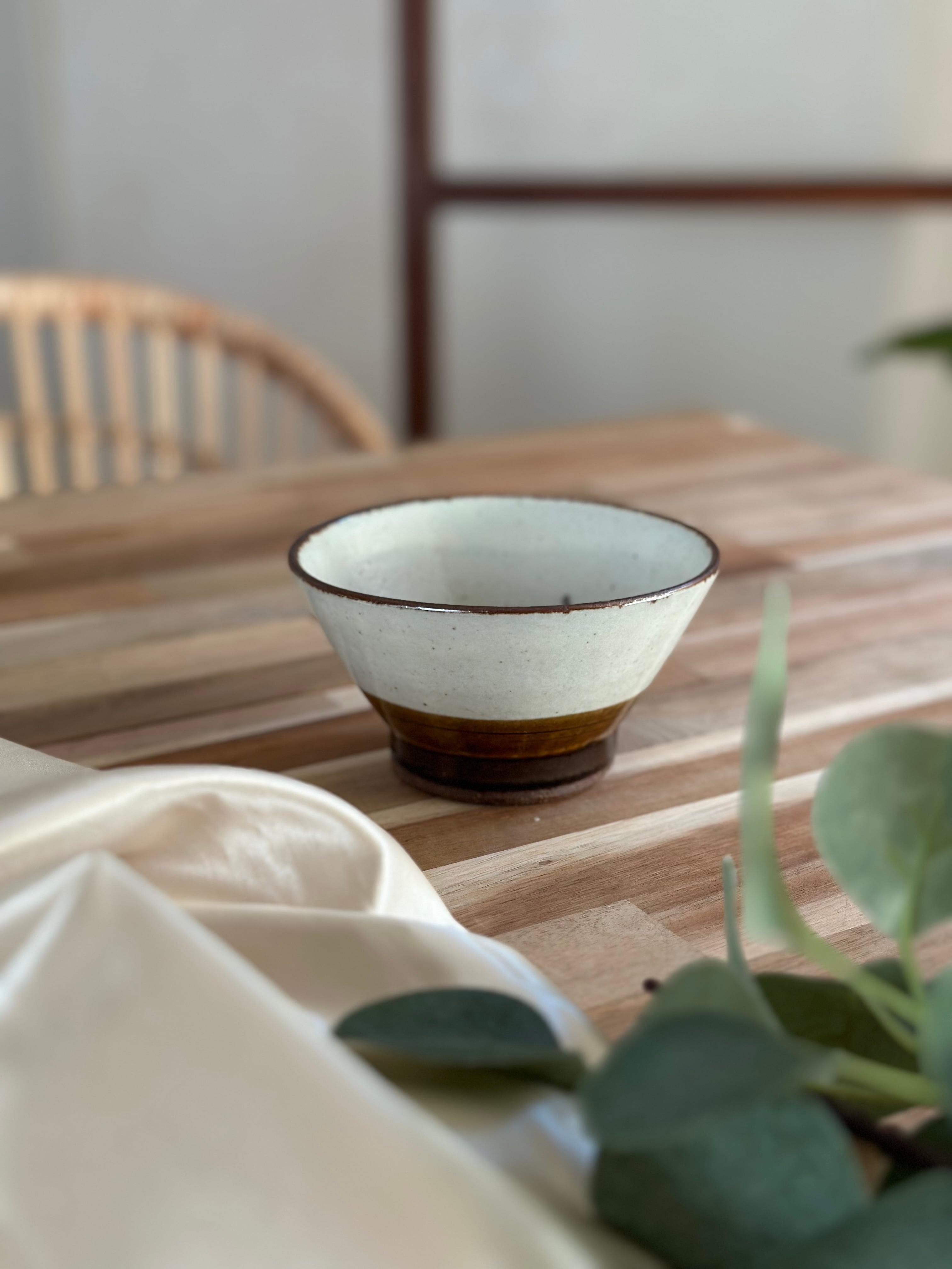 アメ粉引のシチュープレート 信楽焼 | 陶器屋カフェつむぎ produced by