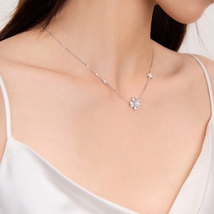 おしゃれ キラキラ 四葉 クローバー シルバー ネックレス