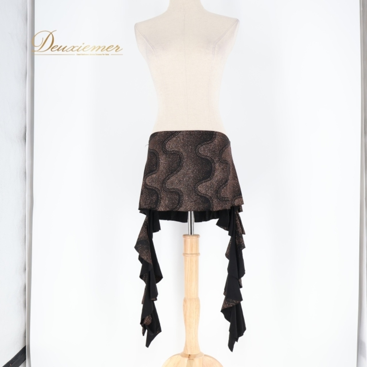 ベリーダンス 衣装 スカート ブラック系 クイーン Queen ヒップスカート フリル 黒 茶 練習 レッスン 伸縮 ストレッチ かわいい エジプト製 ラメ キラキラ ダンス衣装 華やか ブロンズ 模様 柄 ブラウン系