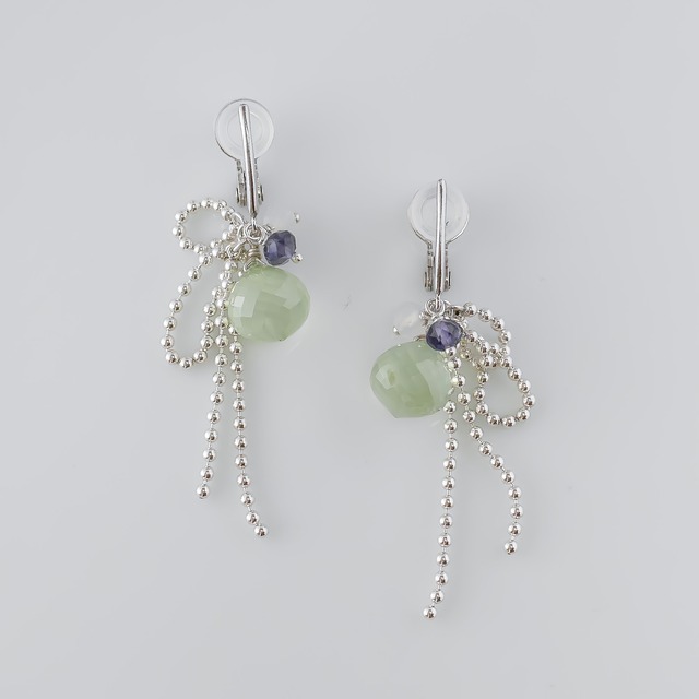 Silver925 プレナイトのリボンソフトタッチイヤリング［1088E_GR］