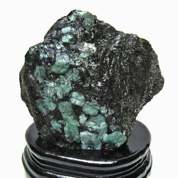 1.6Kg エメラルド 原石 台座付属 一点物 181-4684