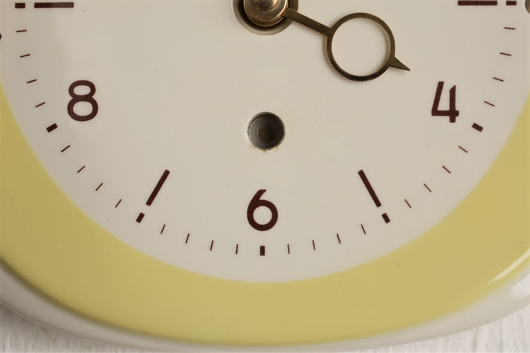 ドイツ アンティーク ヴィンテージ Diehl 陶器 壁掛け時計 黄色 (電池