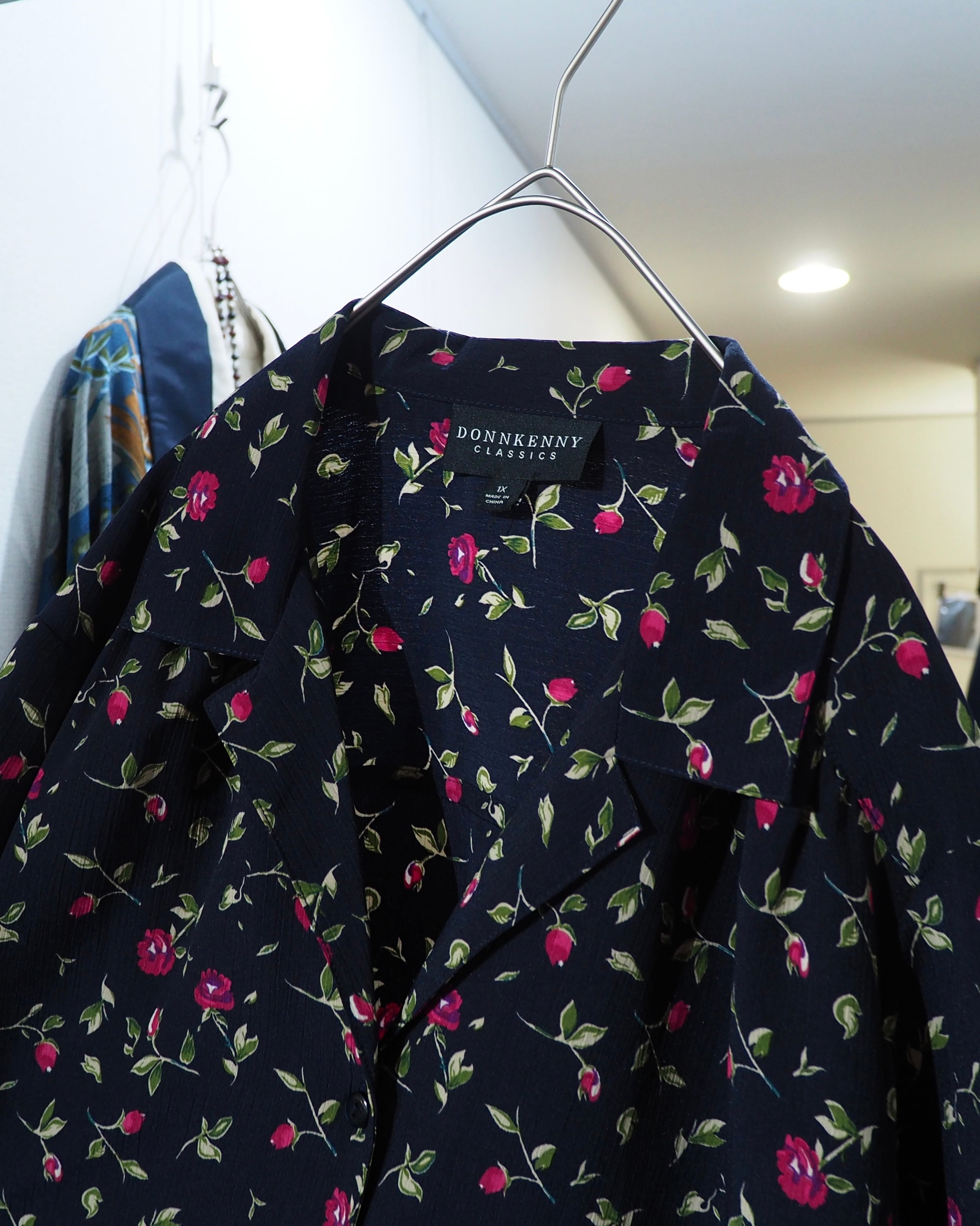 Black pleats × Pink Rose Flower all over pattern Open collar SS shirt