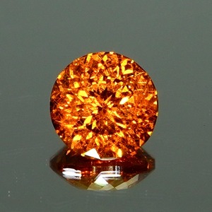 【Bright Brilliant Cut™️ “145 Facets”】燃え立つ煌めき、光の舞 0.93ct 天然マンダリンガーネット