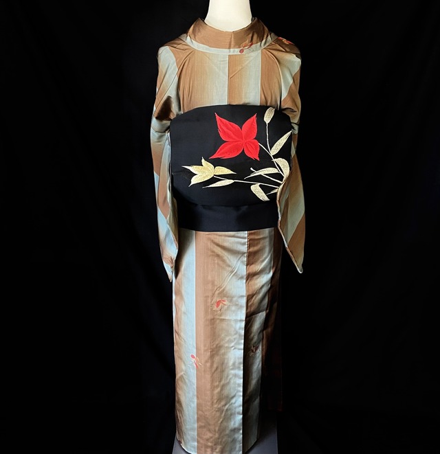 トールサイズ 縞に蝶の米沢紬〉SALE ブルーグレー 茶 暈し 織り出し 美  