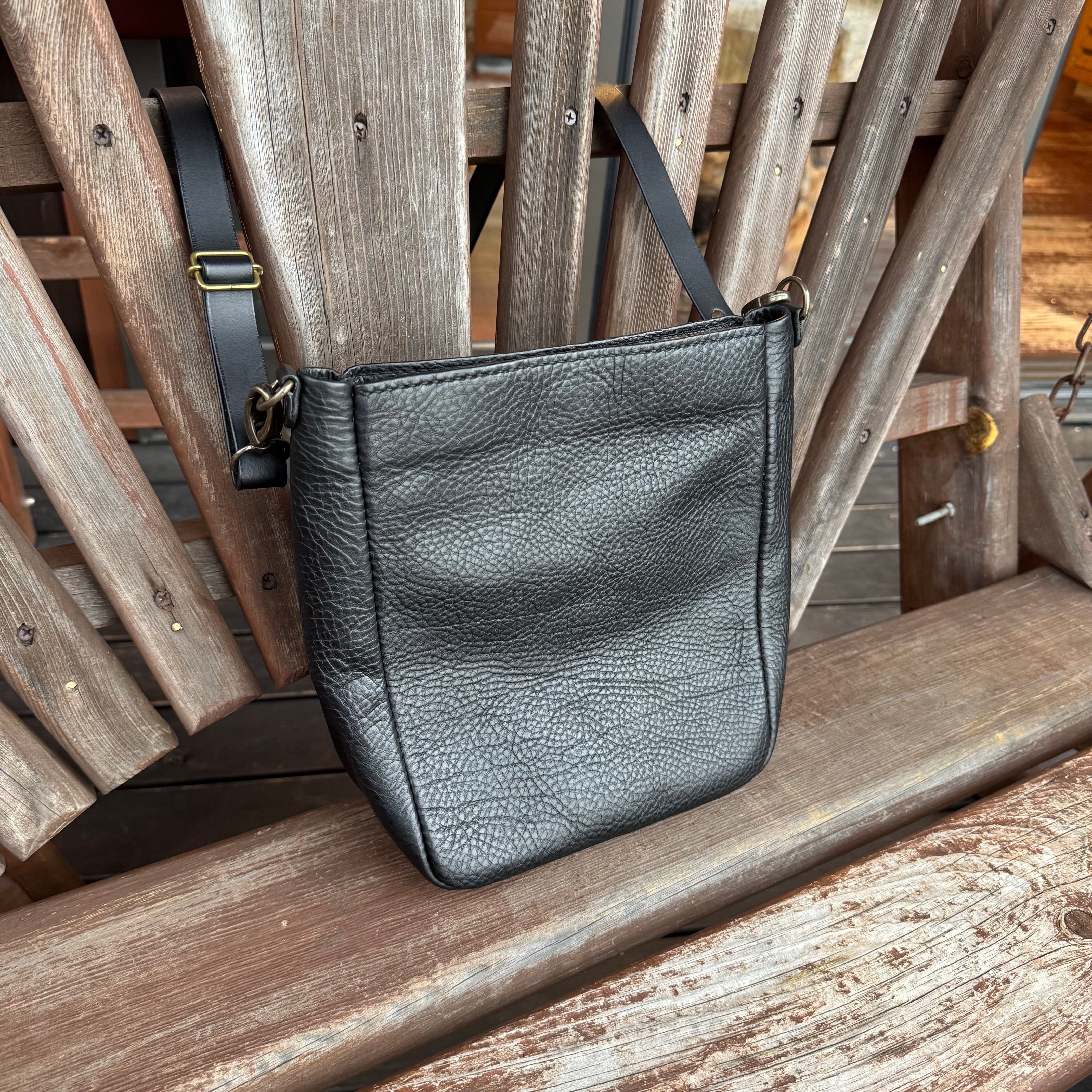 本革ショルダーバッグ ‐ハンドメイド（手縫い） 切線派】本革手作りのレザーショルダーバッグ 総手縫い 肩掛け | iichi