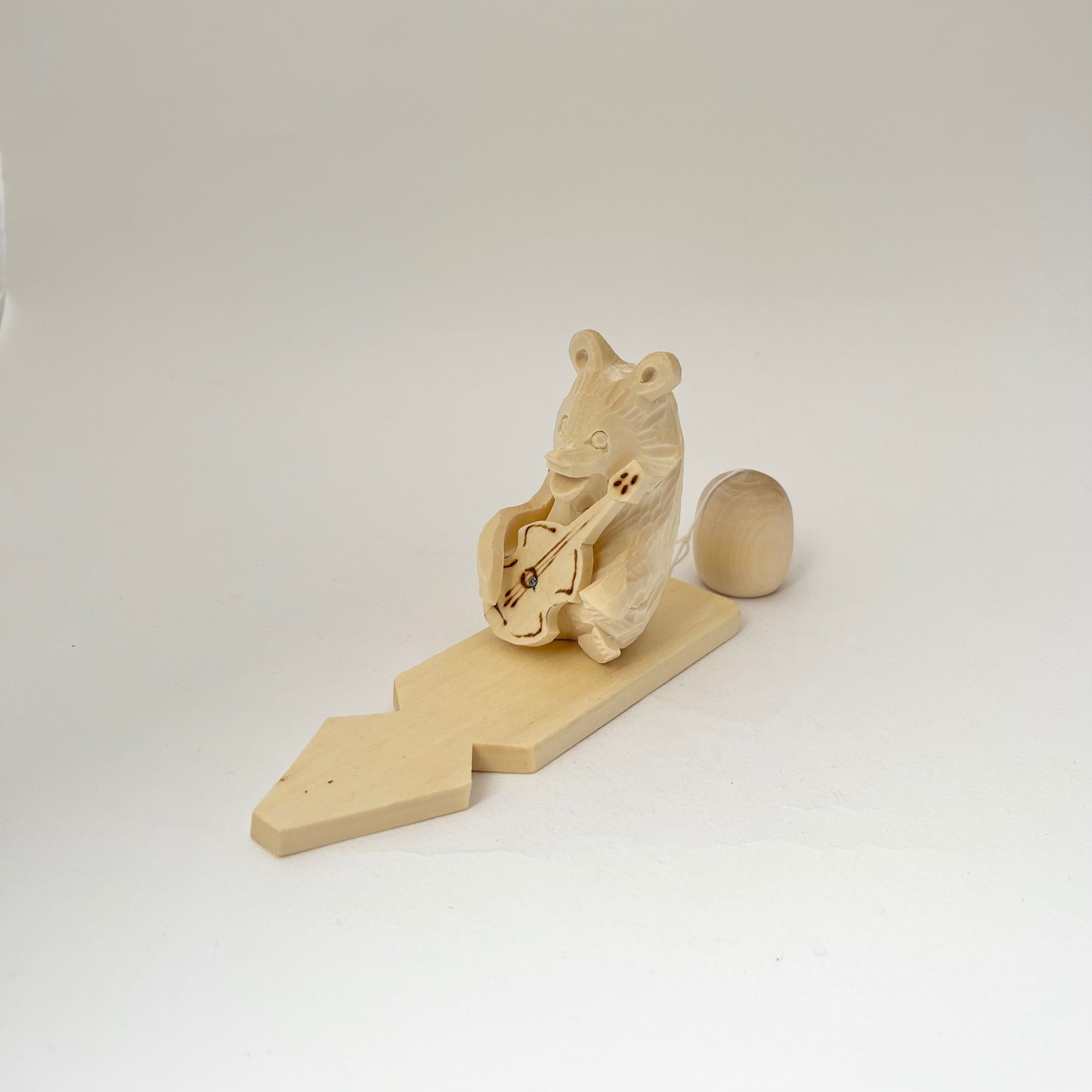 ボゴロツコエ木地玩具「クマのギター弾き」