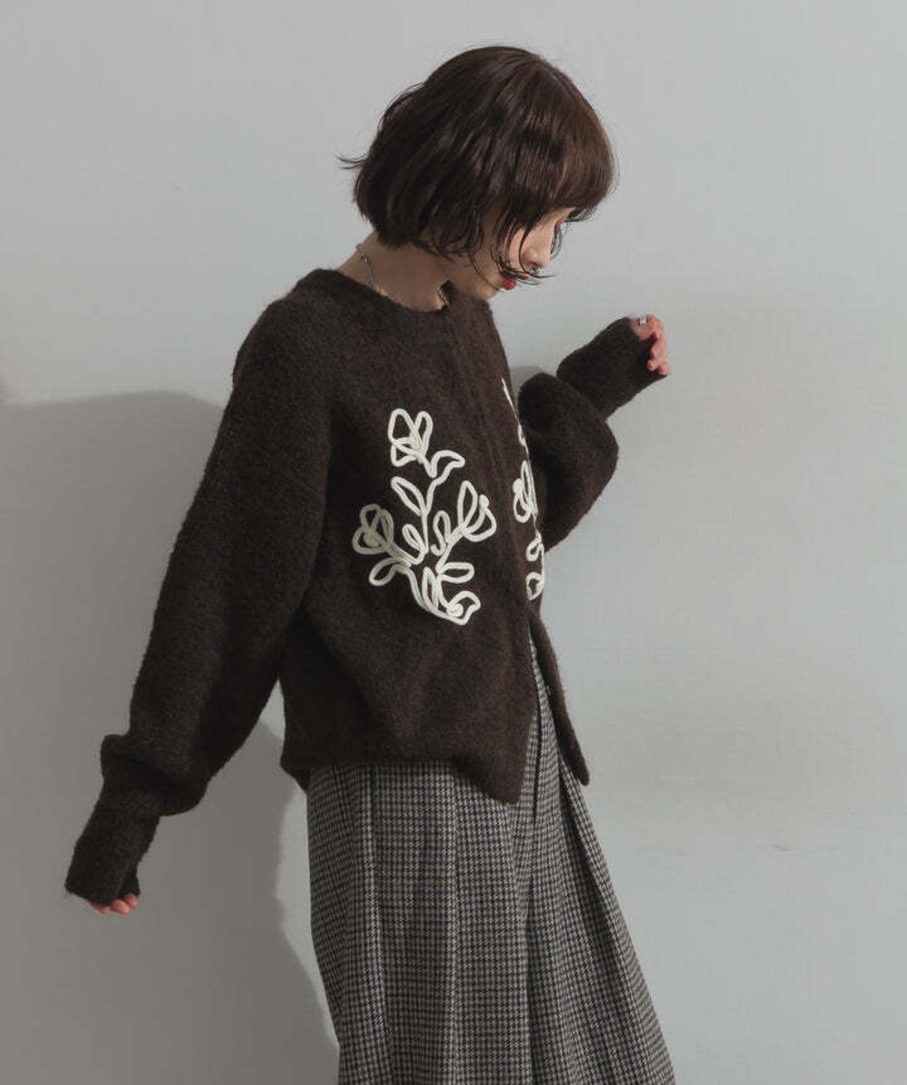 HD255009 テープ刺繍ニットカーディガン brown