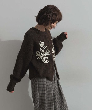 HD255009 テープ刺繍ニットカーディガン brown