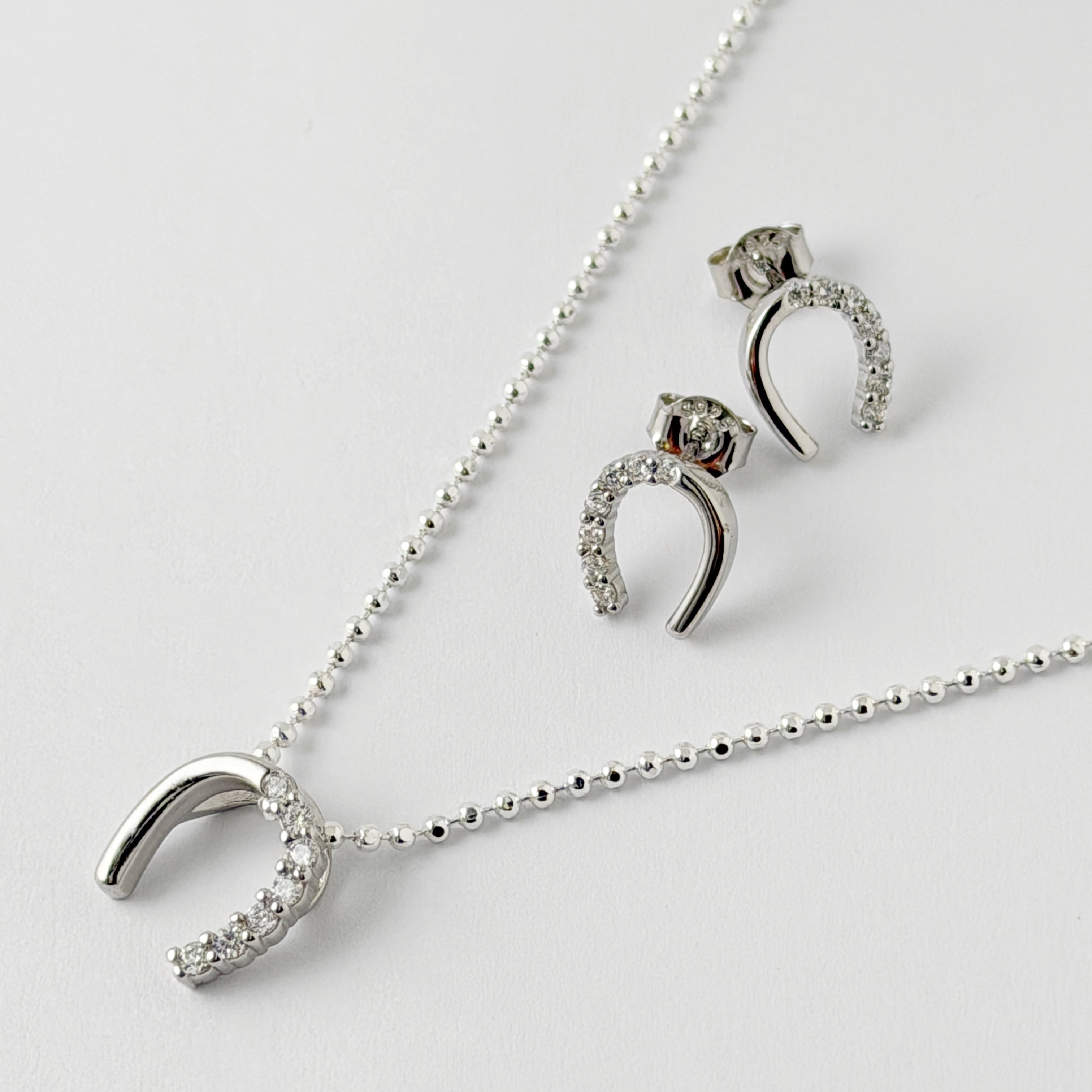 ジルコニア ホースシューペンダント トップ・ピアス セット (チェーン オプション)馬 蹄鉄 ホース うま