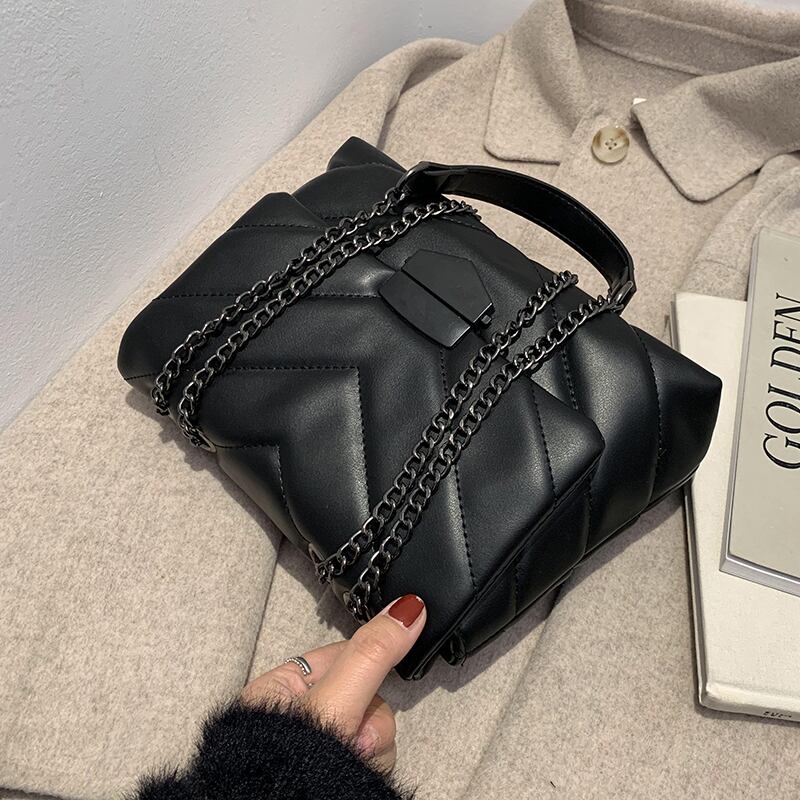 チェーン オータムウィンターレッド 秋物 冬物 スクウェア メッセンジャーバッグ 手作りハンドバック89855431280