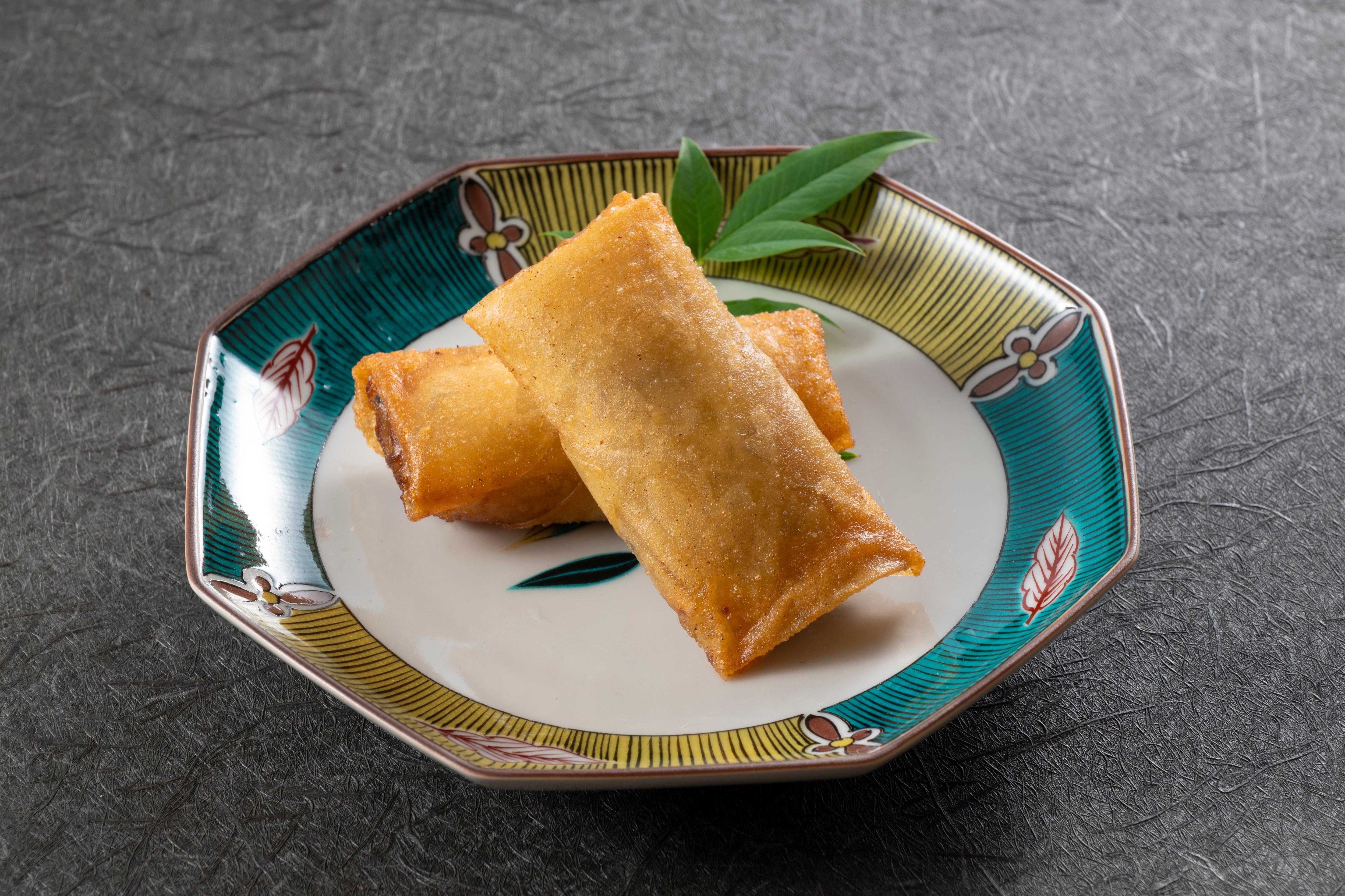 能登で獲れたイカで作った「烏賊の春巻き」（５本）