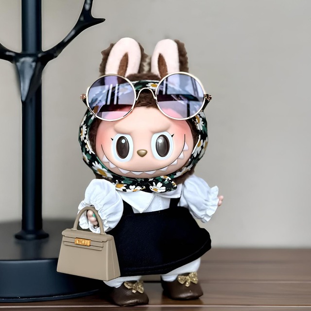 【ブラウス+吊りスカート+スカーフ+サングラス+ミニバッグ】Labubu おしゃれコーデ完結セット♪ 全5アイテム付き 人気の貴婦人スタイル お姫様 貴婦人スタイル フルセット 17cmドール服