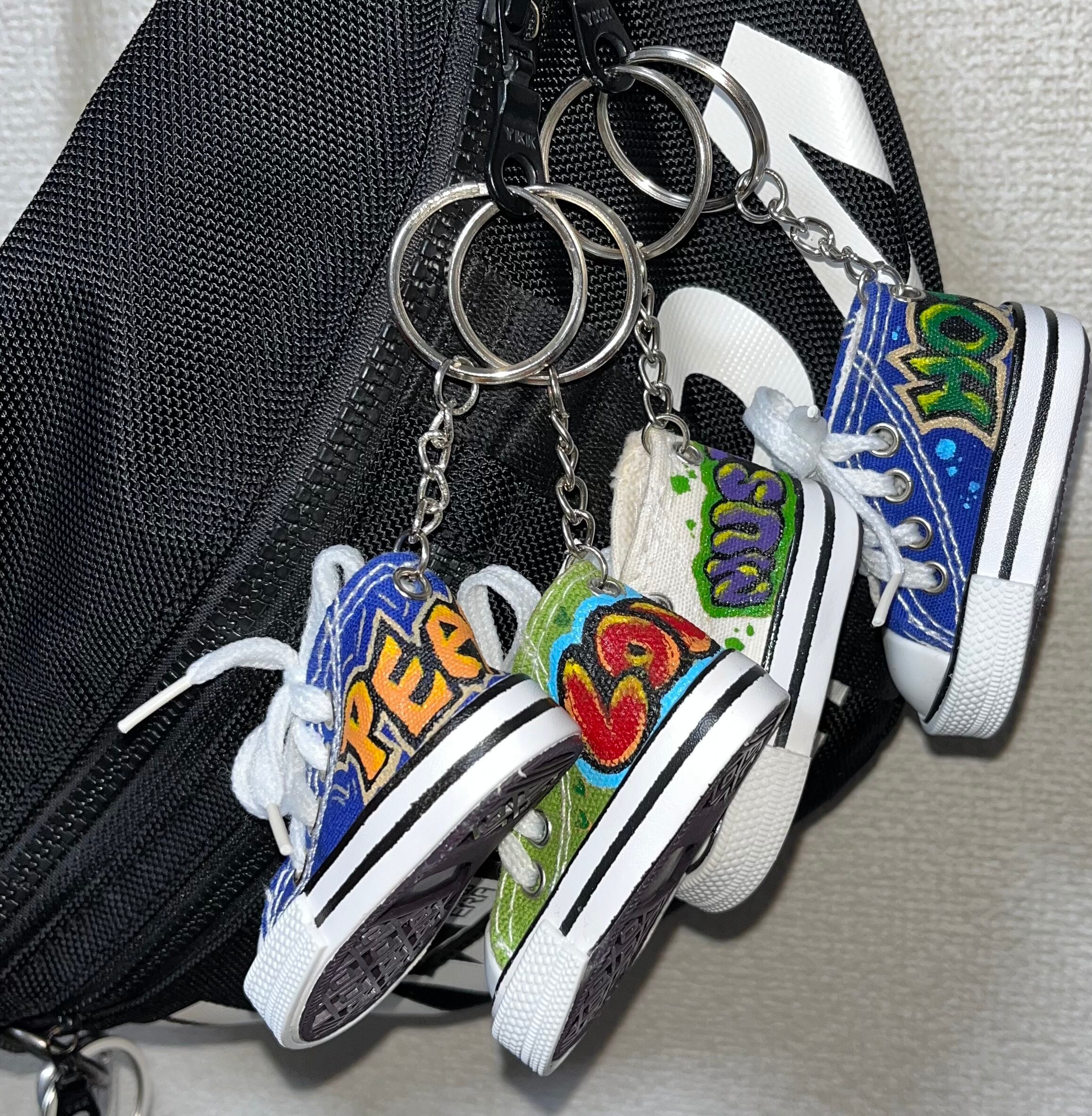 ペイントミニスニーカーキーホルダー｢PEACE.｣ | Ka$me ARTSHOP 