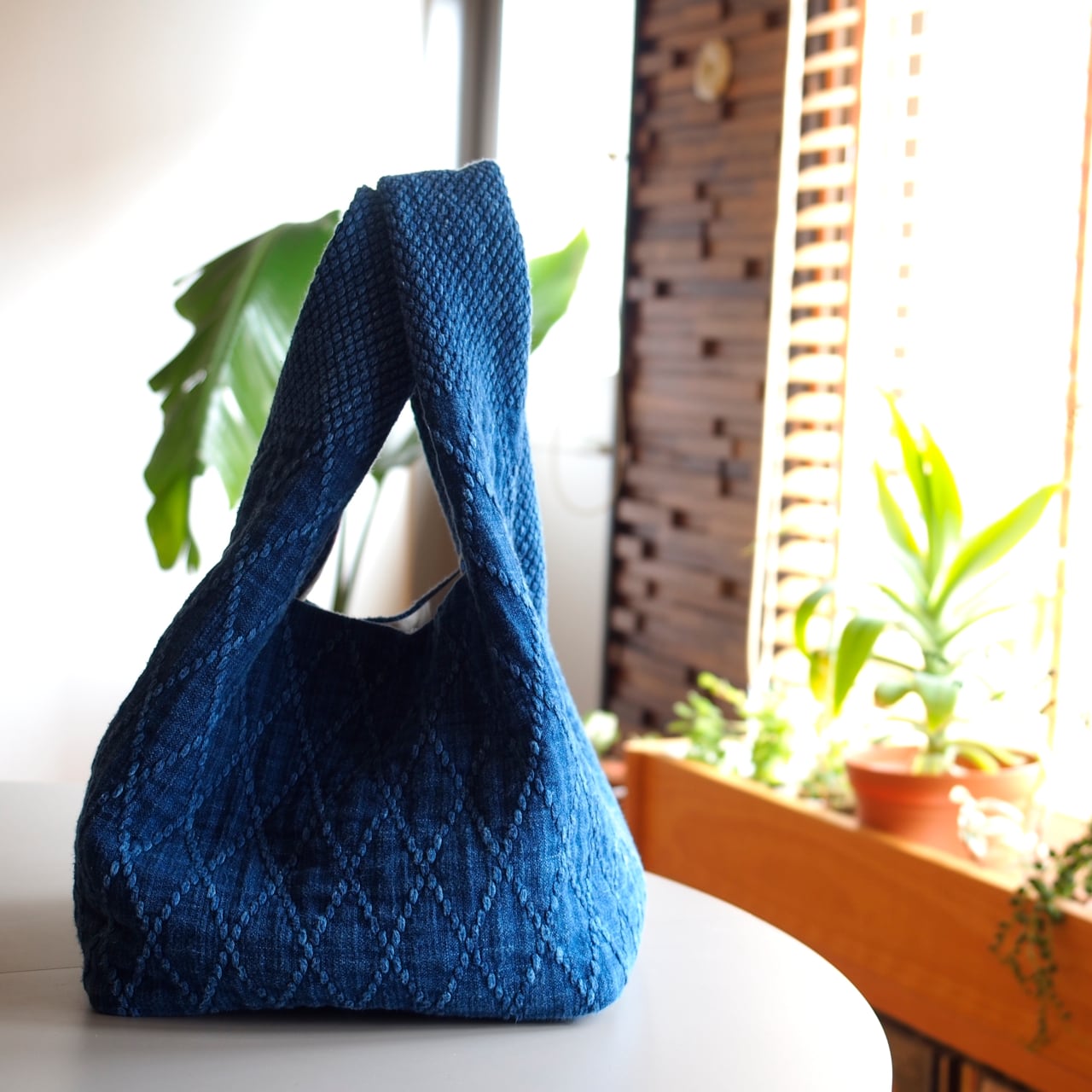 うしじま縫製 | 武州正藍染 手提げバッグ 大 二重刺子 | あのてこのて