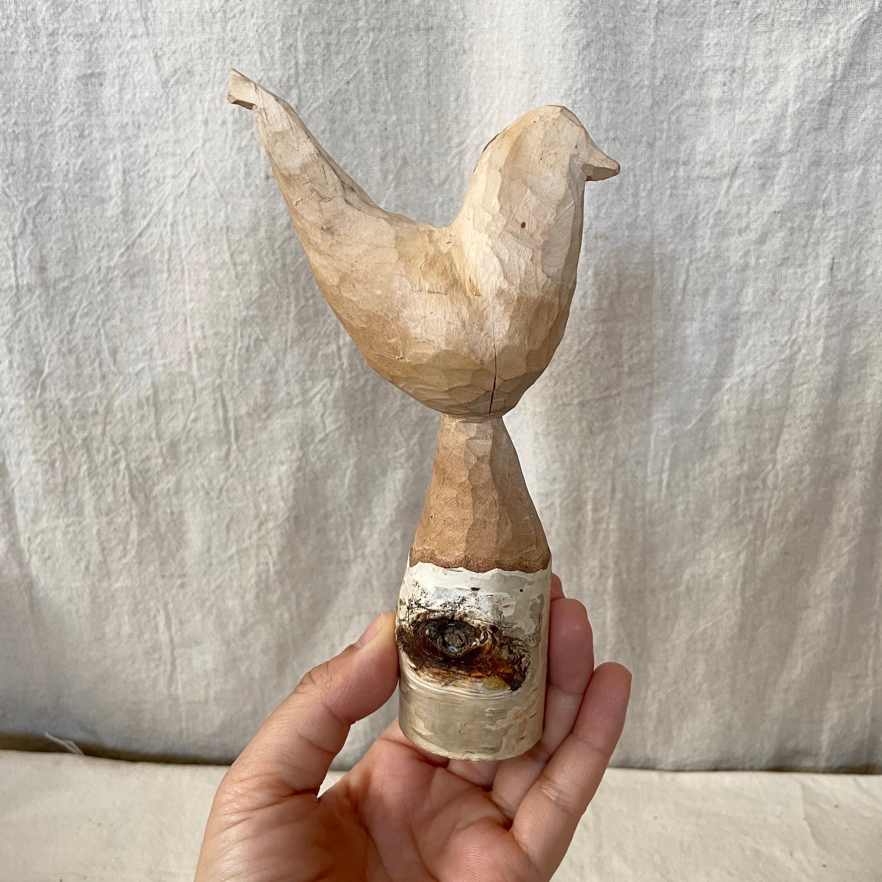 存在感のある木彫りのとり