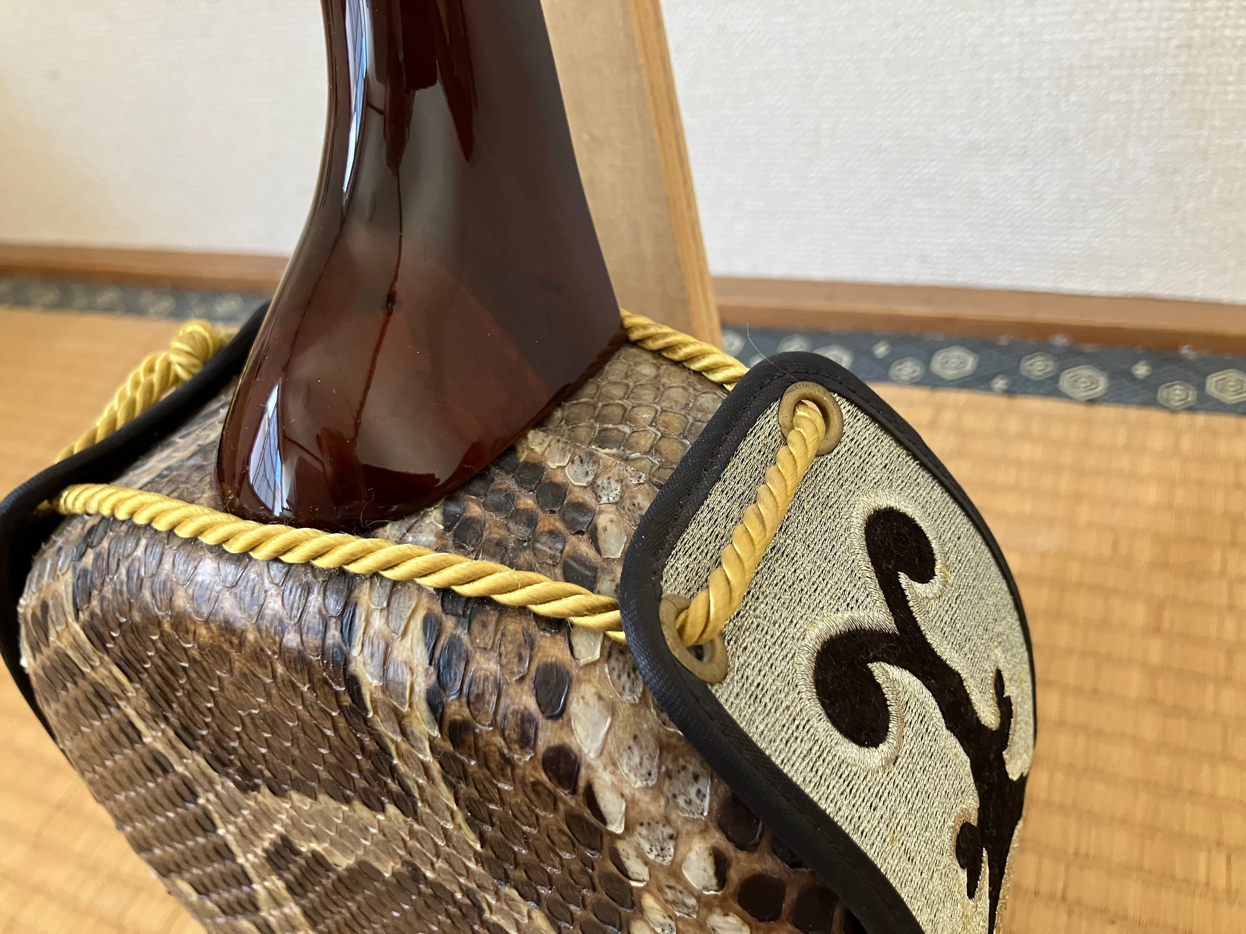 名工上原良光作 ヤンバルユシ木マカビ型 スンチ仕上げ | クオレ三線