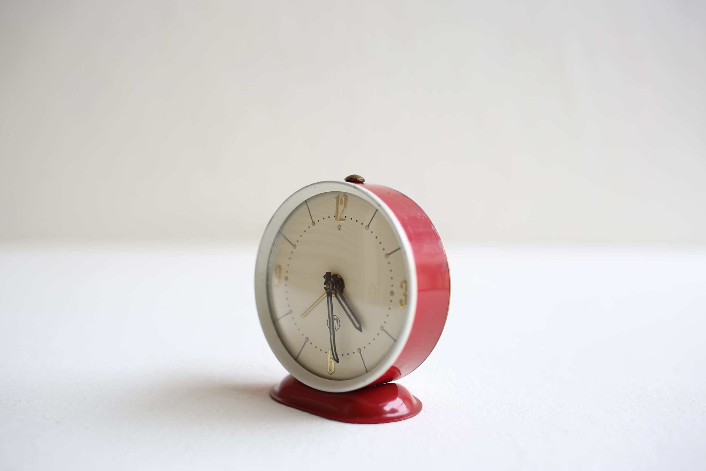 フランス アンティーク ヴィンテージ SMI社 小さな目覚まし時計 白×赤 N-00693