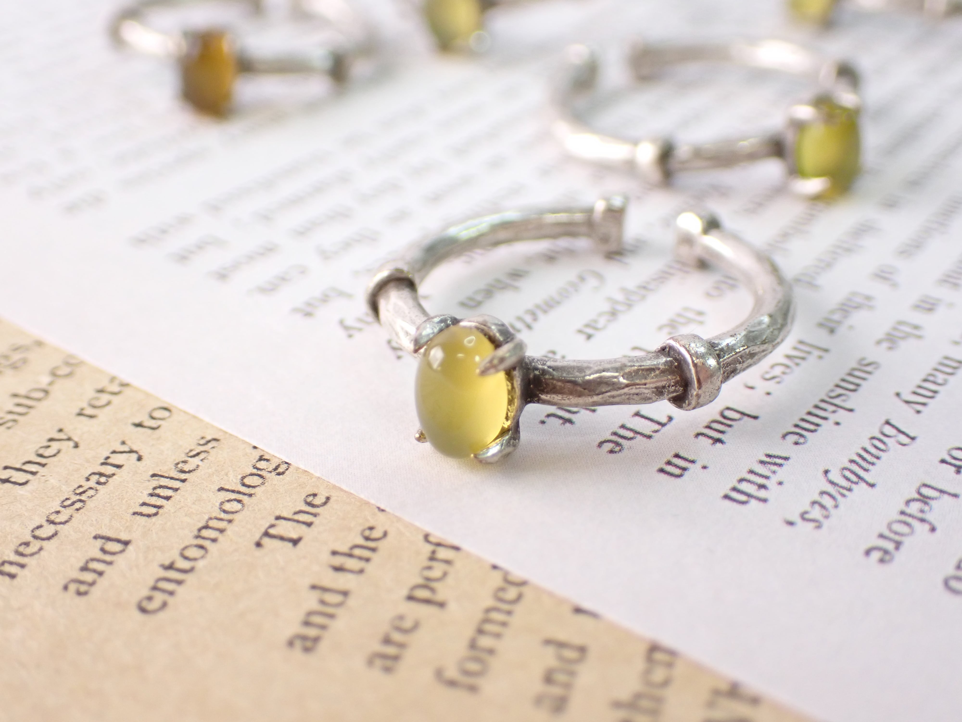 カボションカットリング（ハニーカラーカルセドニー） [C13‐674