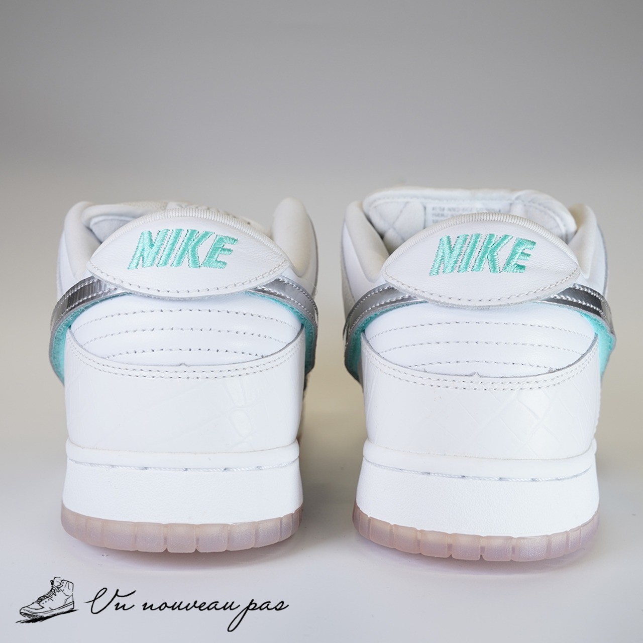 Nike SB Dunk Low "Tiffany" × Diamond Supply Co.