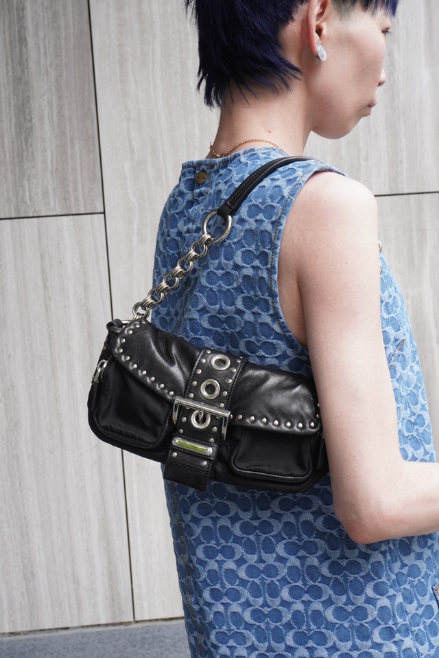 PRADA プラダ ショルダーバッグ ブラック トライアングルロゴ レザー ナイロン スタッズ　セミショルダーバッグ vintage ヴィンテージ オールド tiuxdg