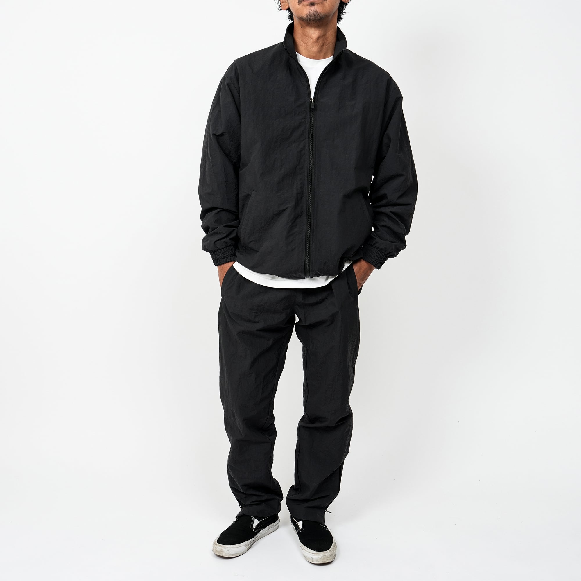 Recycled Nylon Water-repellent Zip-up Jacket (Black) | OVY