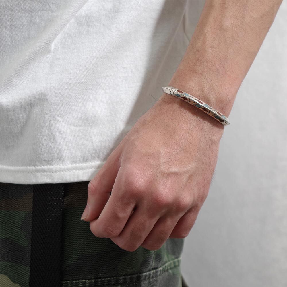 INDIAN JEWELRY(インディアンジュエリー)】Navajo Tip Inlay Bangle by