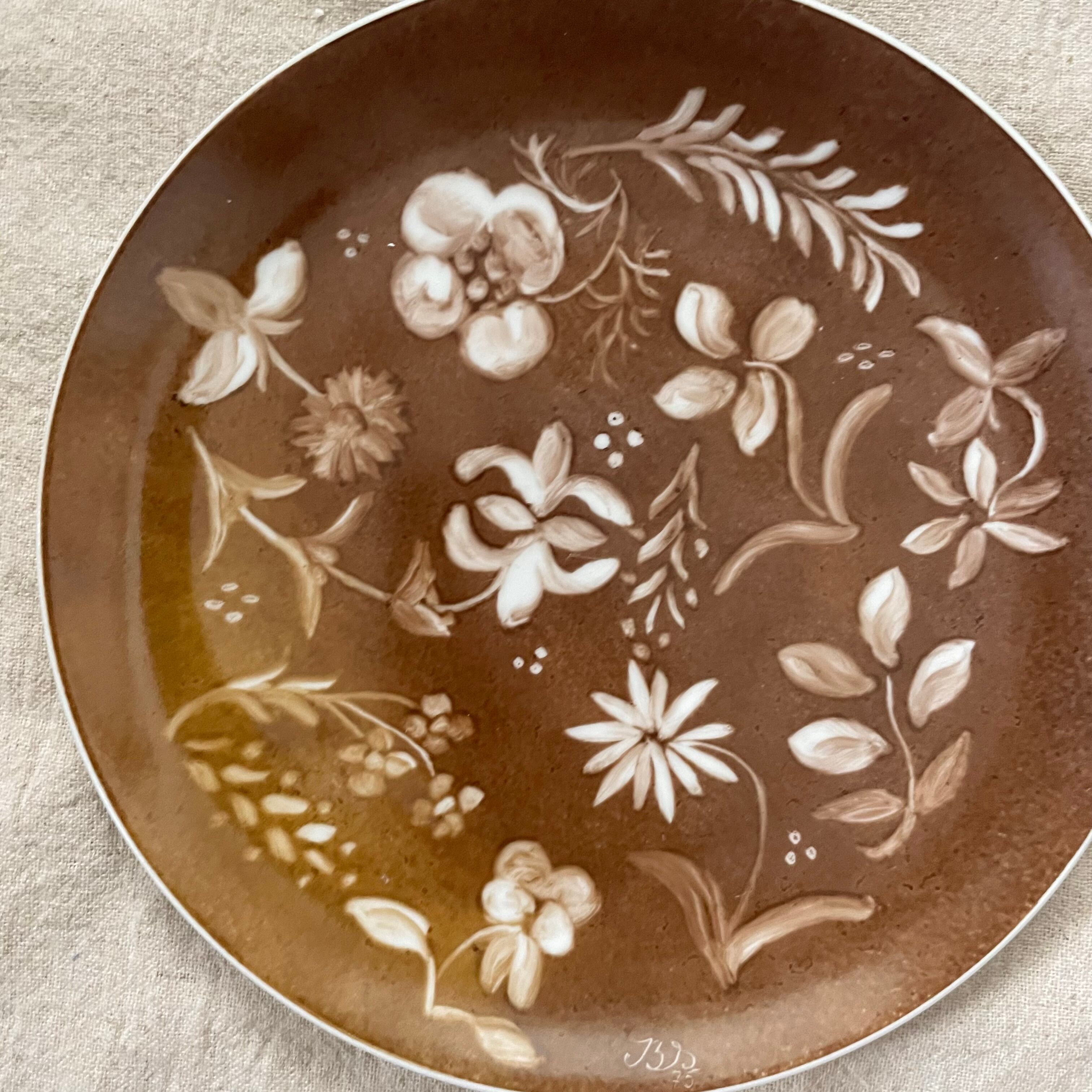 茶色の花模様の皿 | tsuitachi craft&brocante