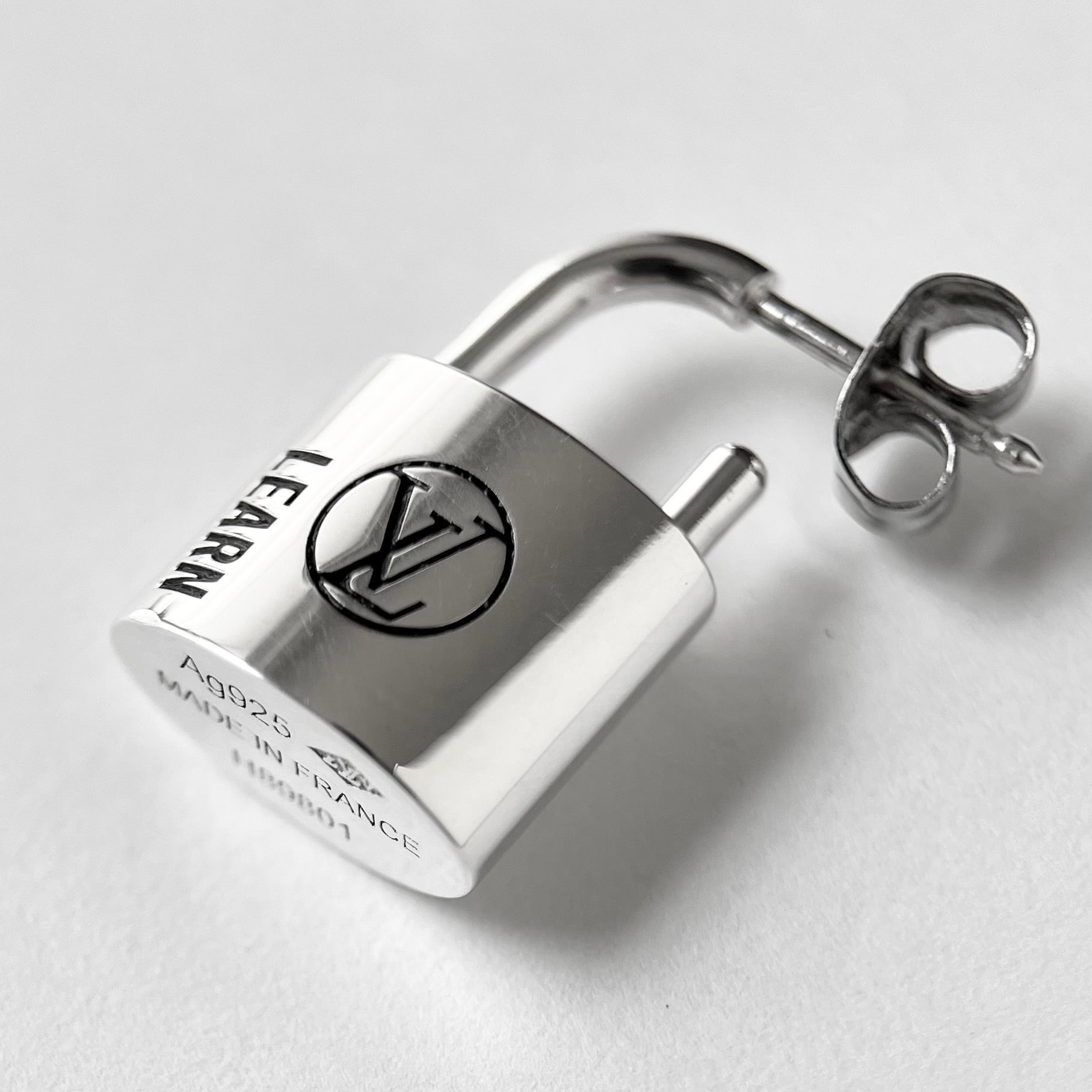 Louis Vuitton シルバー ロック型ピアス LOUIS VUITTON Silver Lockit Earring Sterling Silver Black Laquered