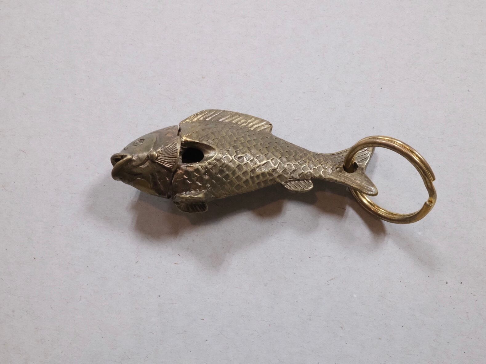 TENDER CO. “WAX BRASS FISH KEYRING” | Lapel online store